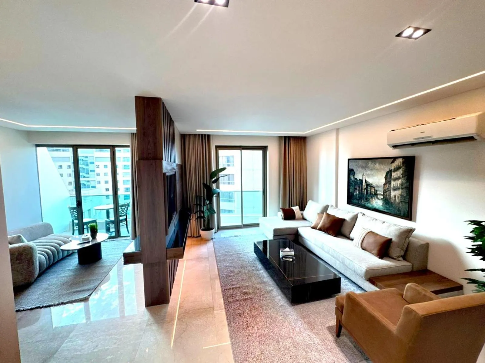 Living room in King Suites Hotel