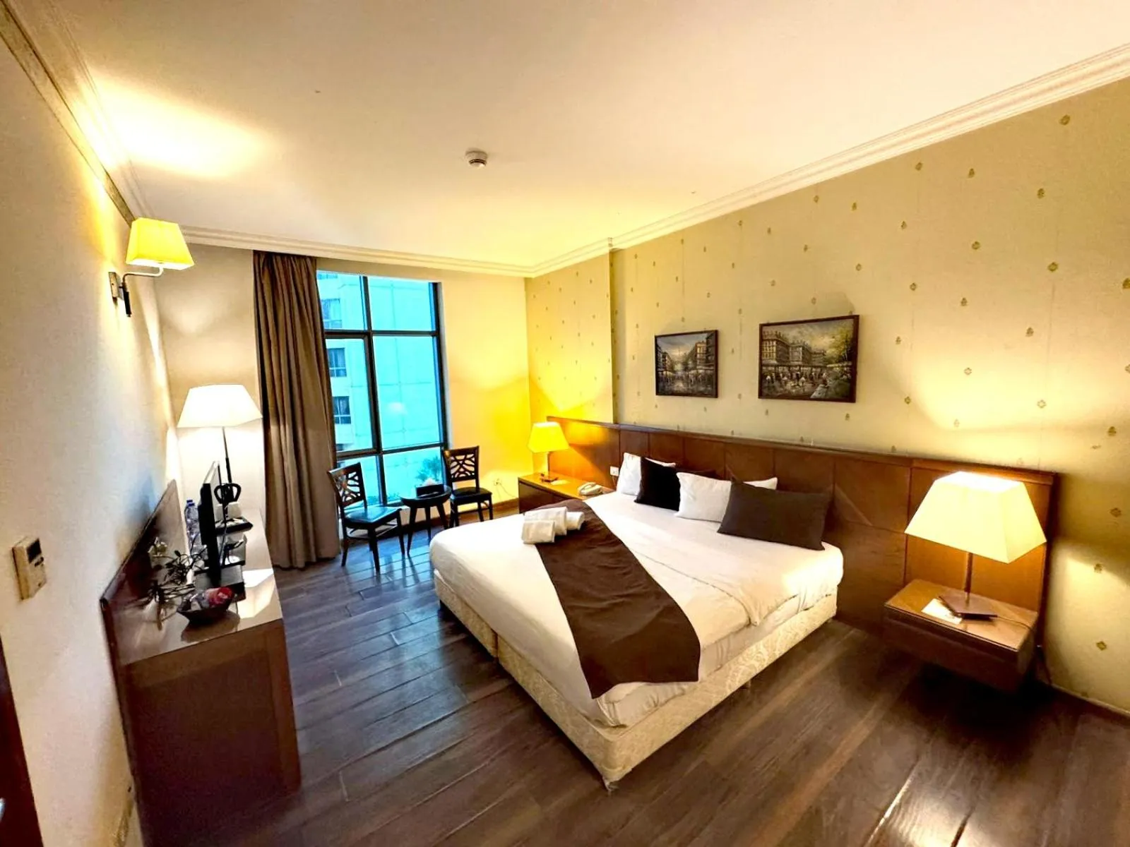 Bedroom, Bed in King Suites Hotel