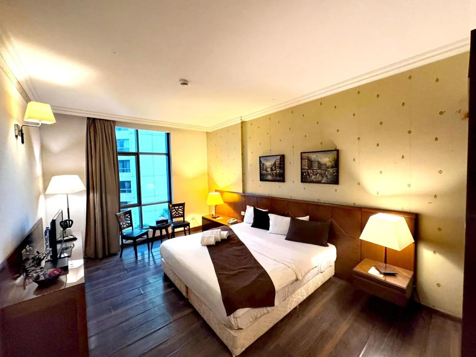 Bedroom, Bed in King Suites Hotel