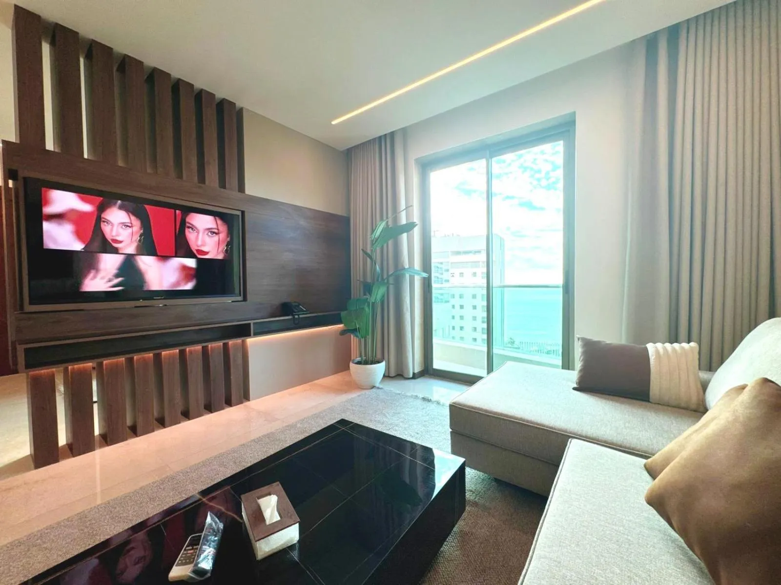 TV and multimedia in King Suites Hotel