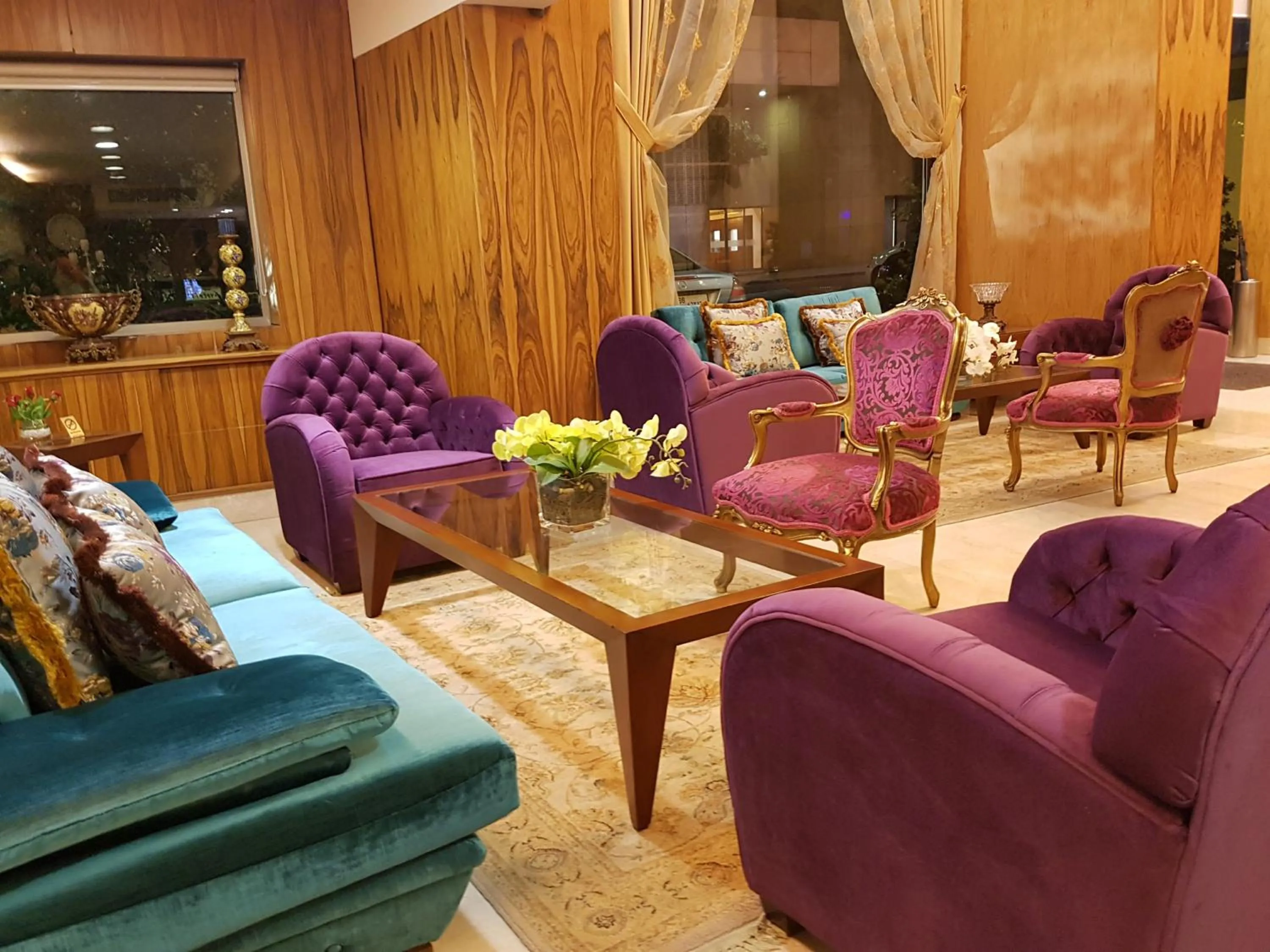 Text overlay in King Suites Hotel