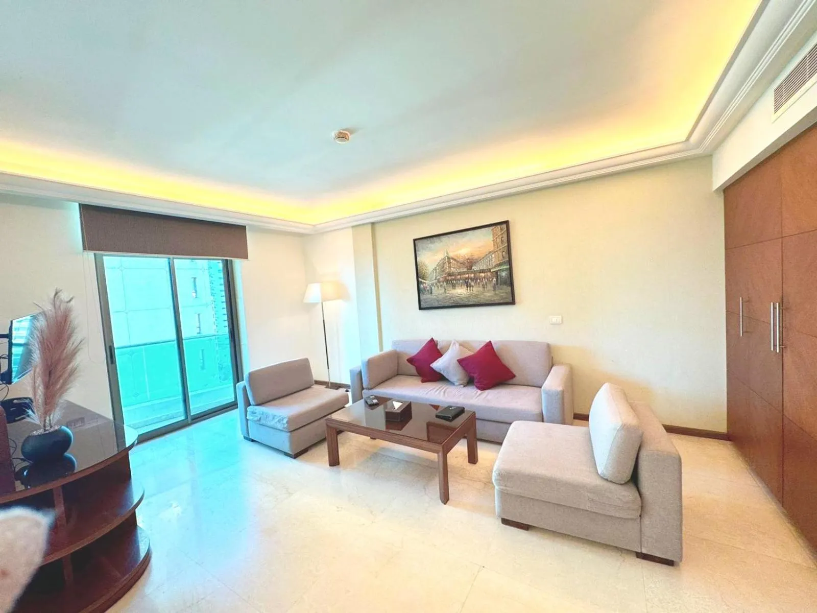 Living room in King Suites Hotel