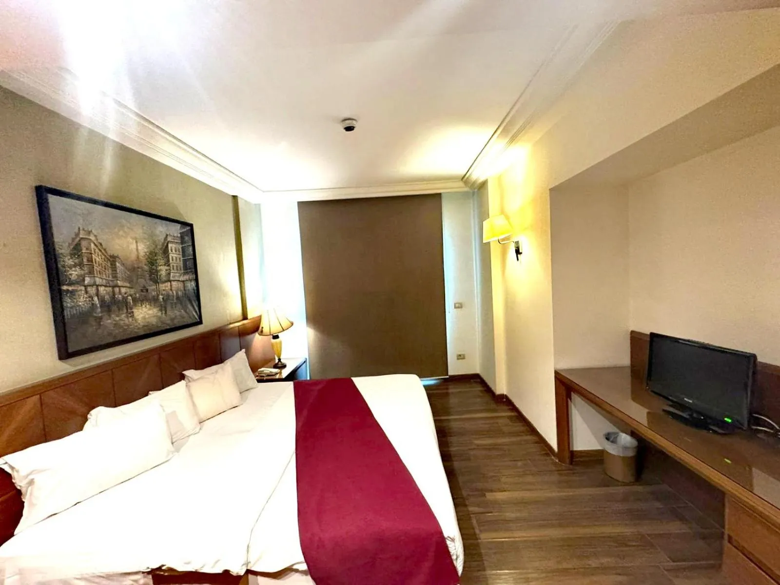 Bed in King Suites Hotel