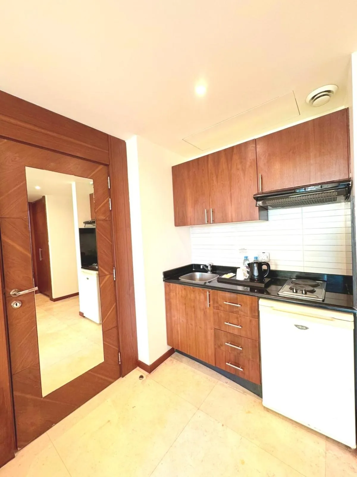 Kitchen or kitchenette in King Suites Hotel