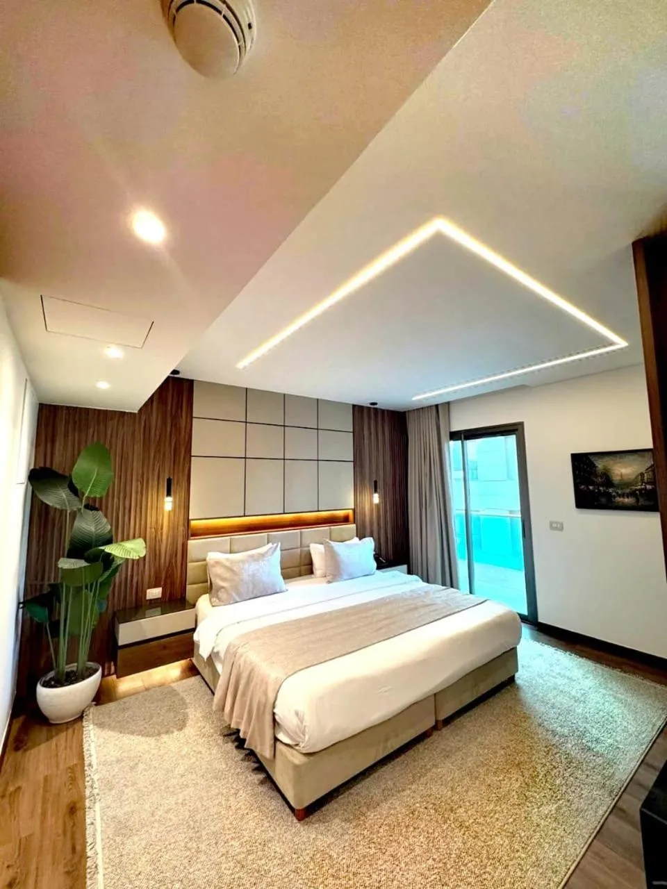 Bedroom, Bed in King Suites Hotel