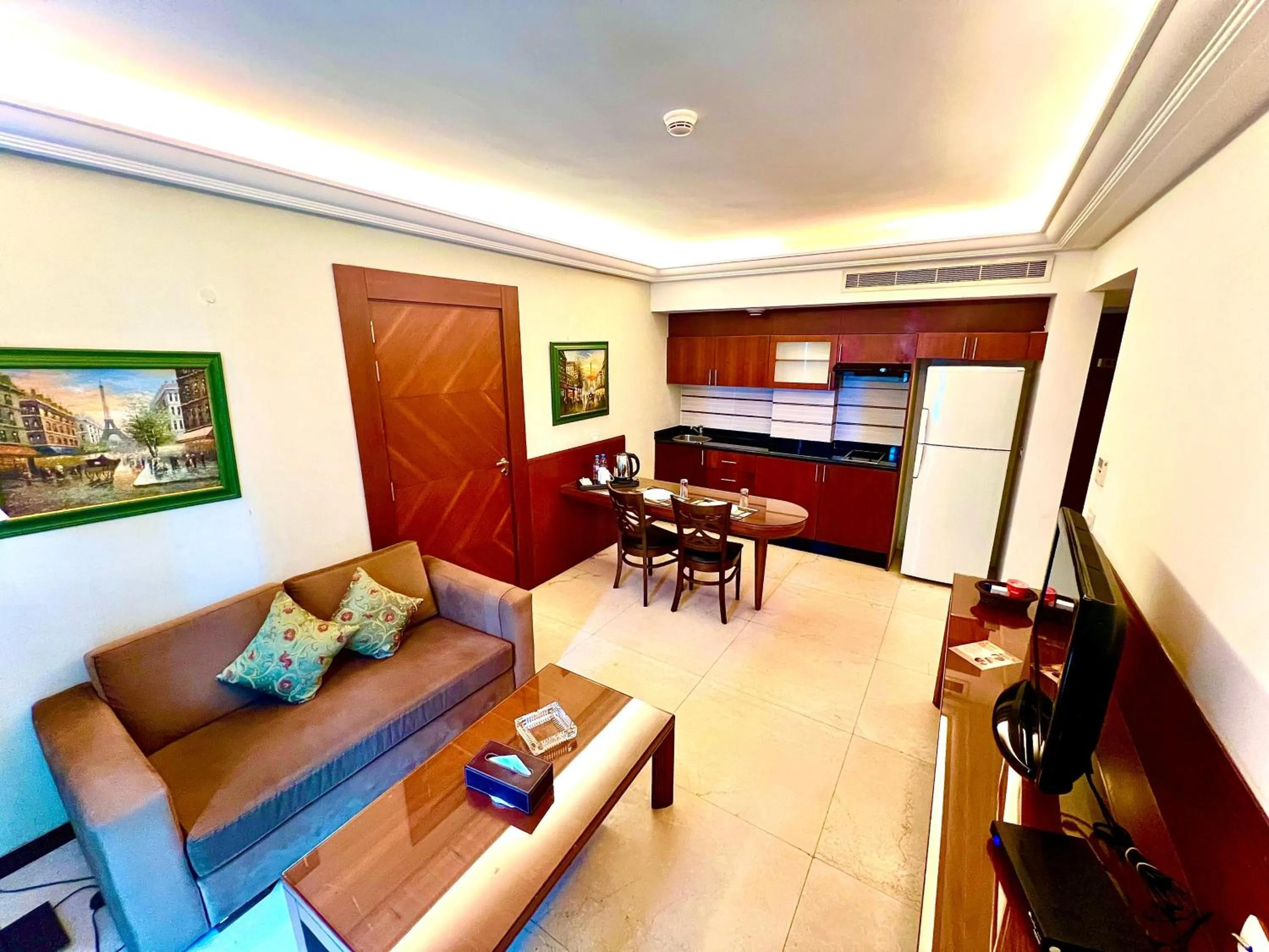 Living room in King Suites Hotel