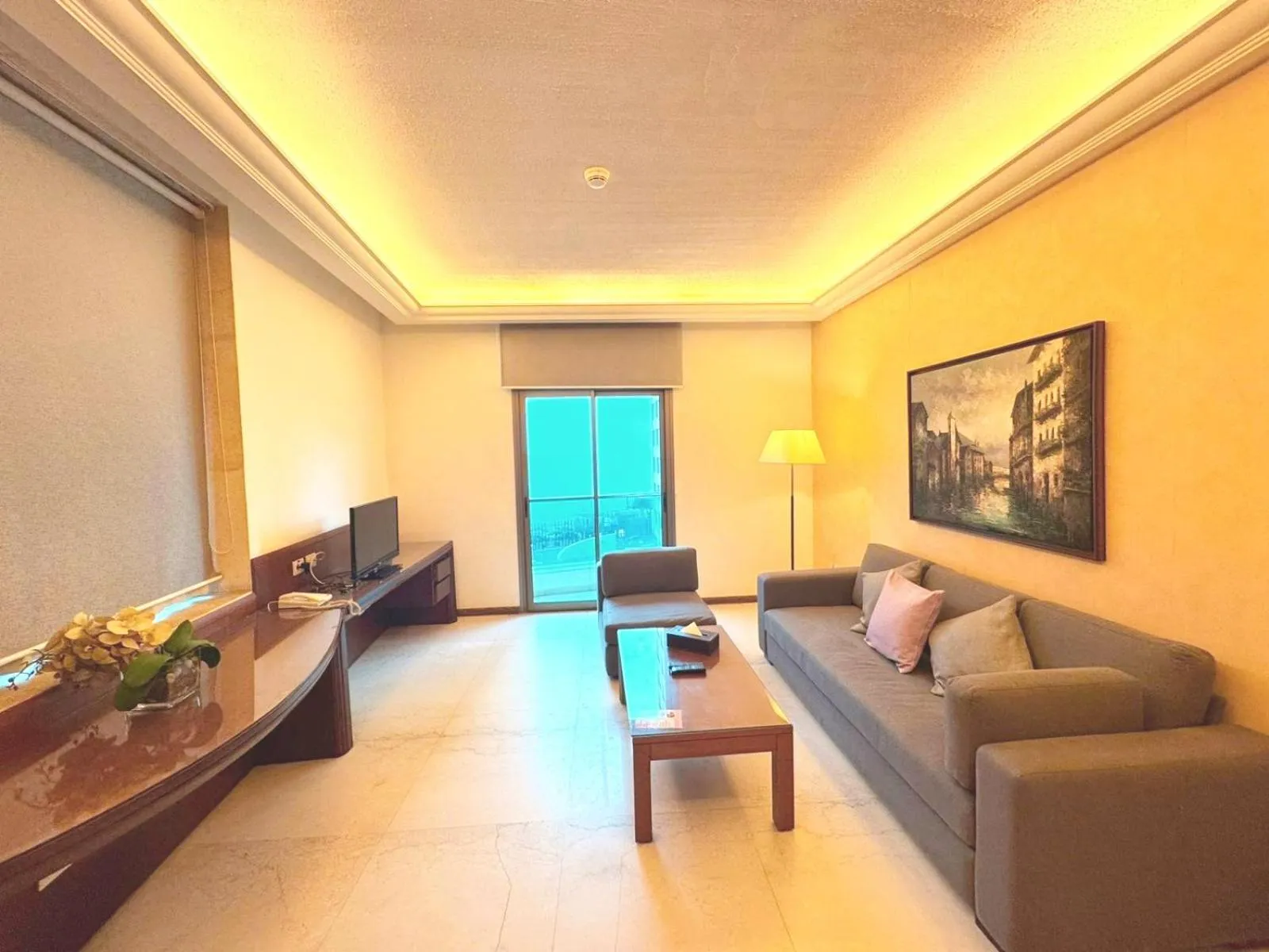 Living room in King Suites Hotel