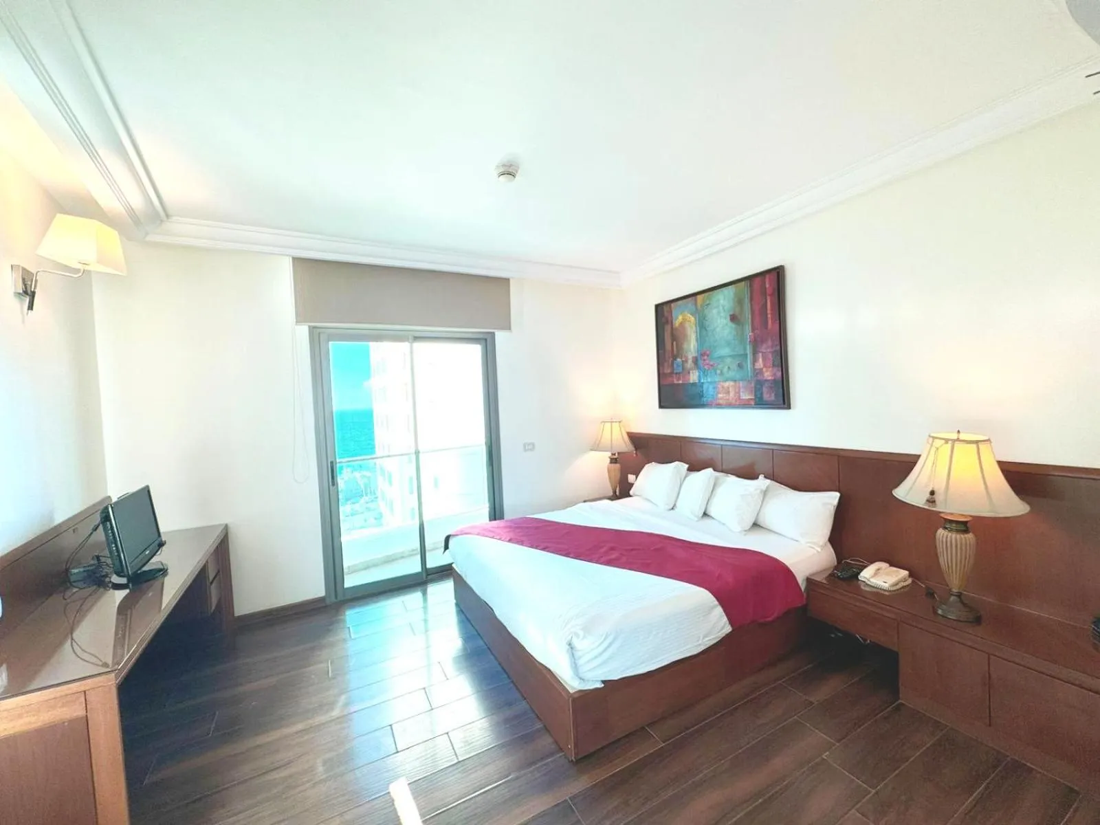 Bedroom, Bed in King Suites Hotel