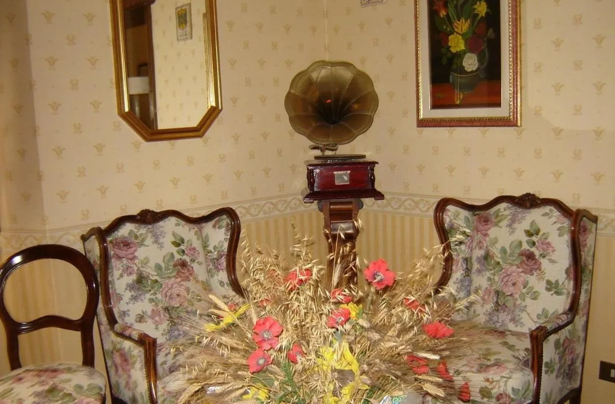 Decorative detail in Hotel La Rosa