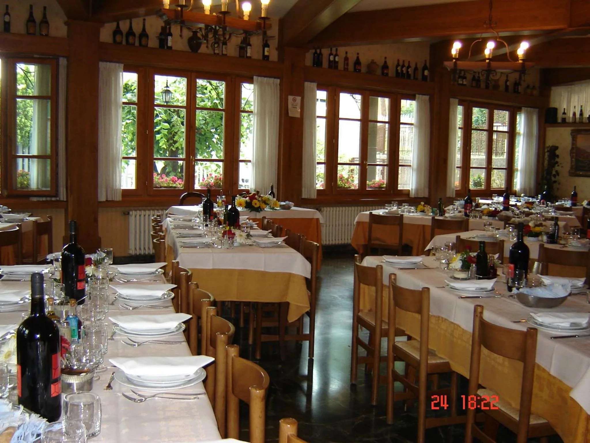 Restaurant/places to eat in Hotel La Rosa