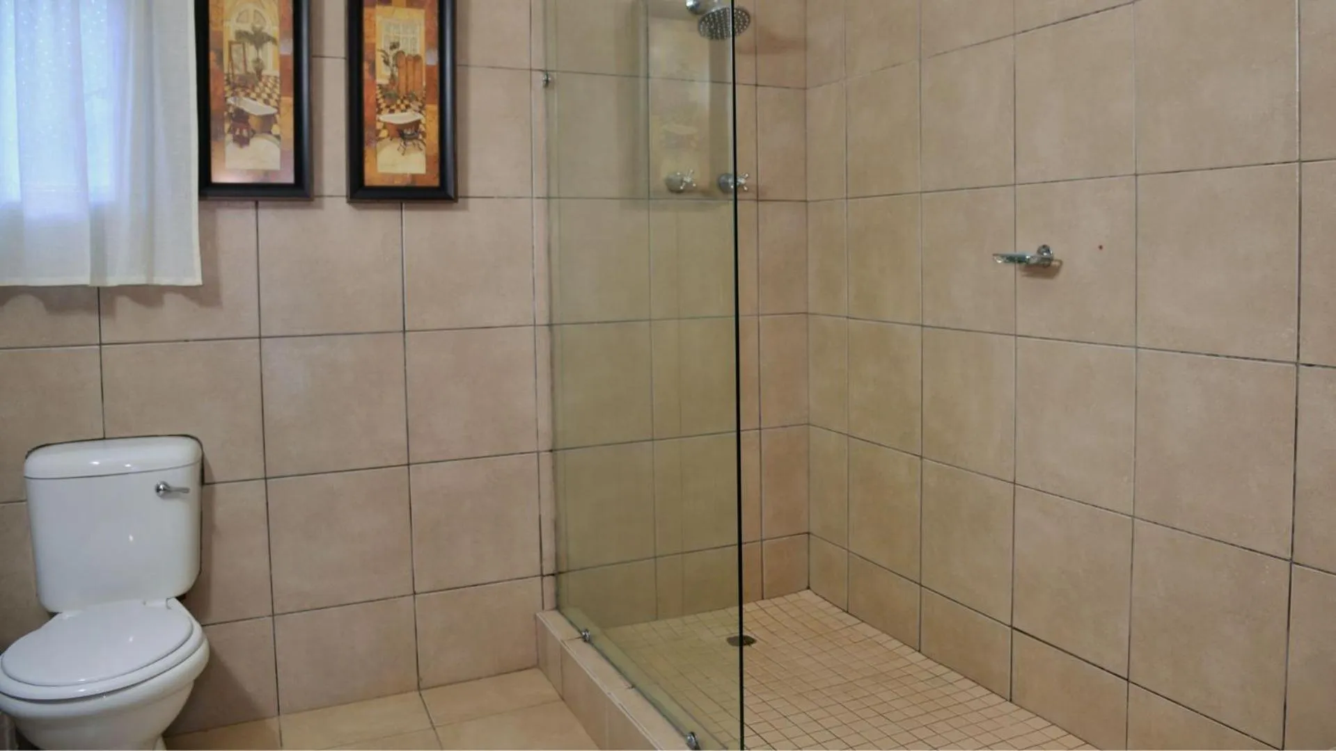 Shower in ANEW Resort Ingeli Forest Kokstad