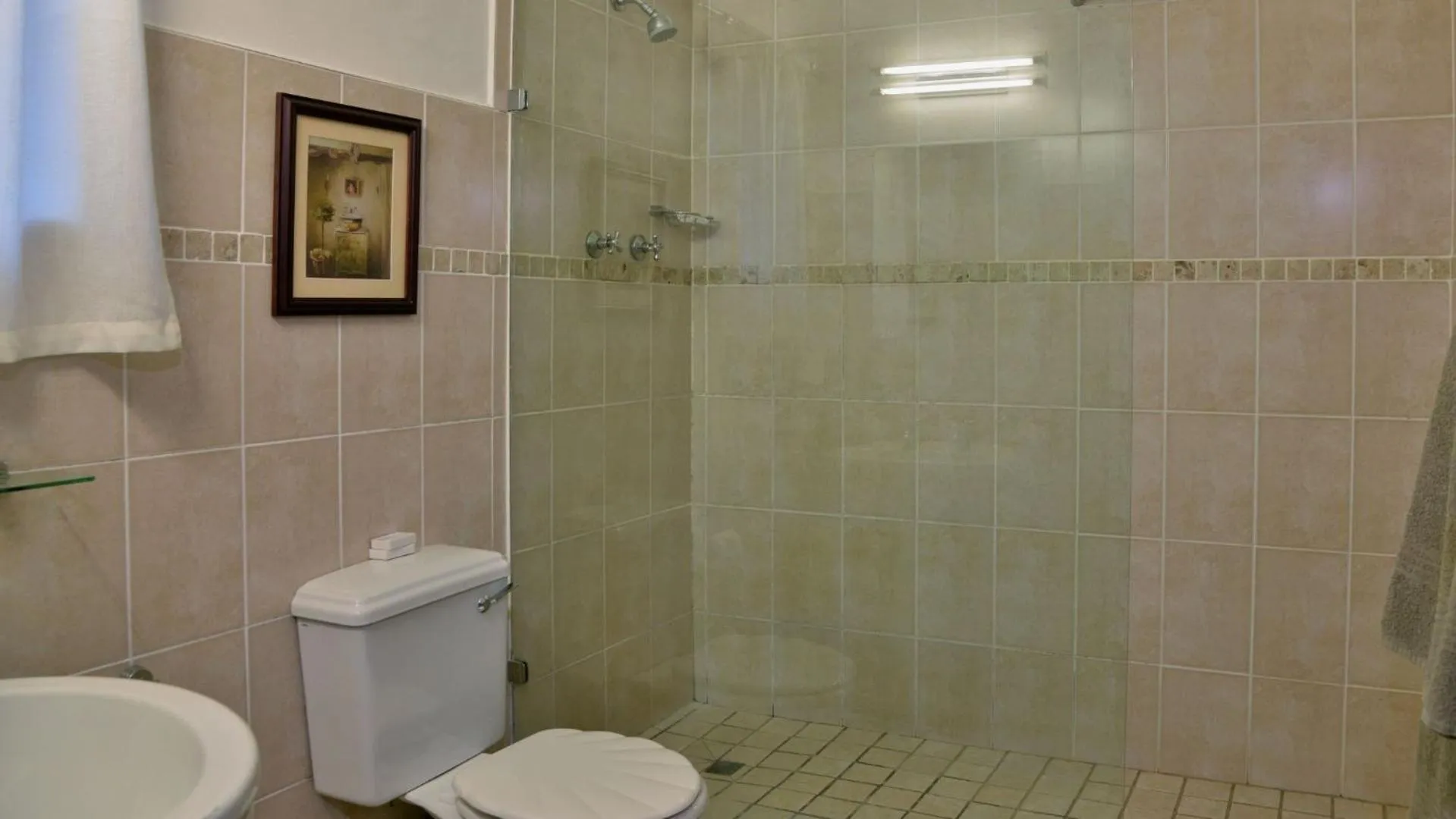 Shower in ANEW Resort Ingeli Forest Kokstad