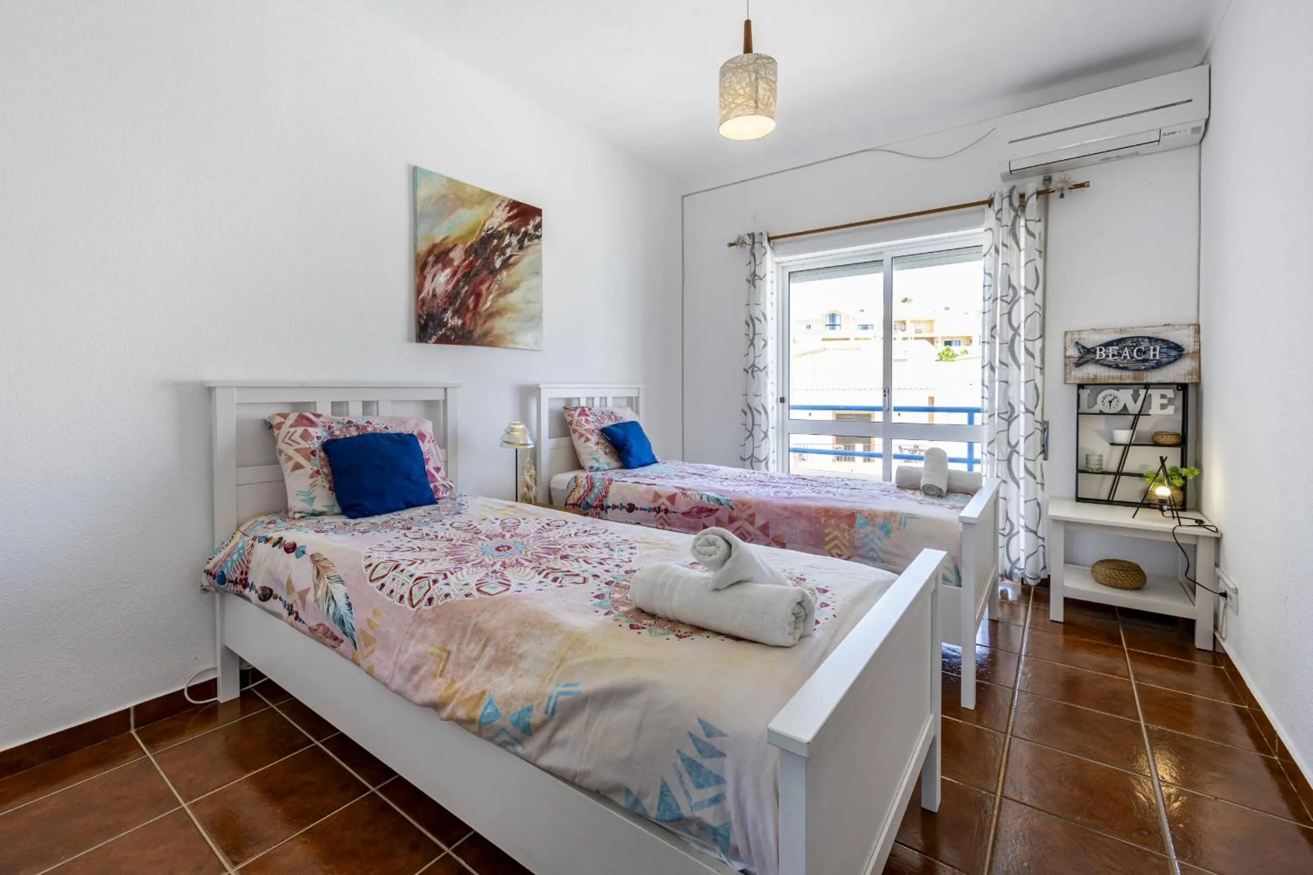 Bed in CoolHouses Algarve Luz, 2 Bed top floor flat, amazing sea view, central. Delicia do Sol