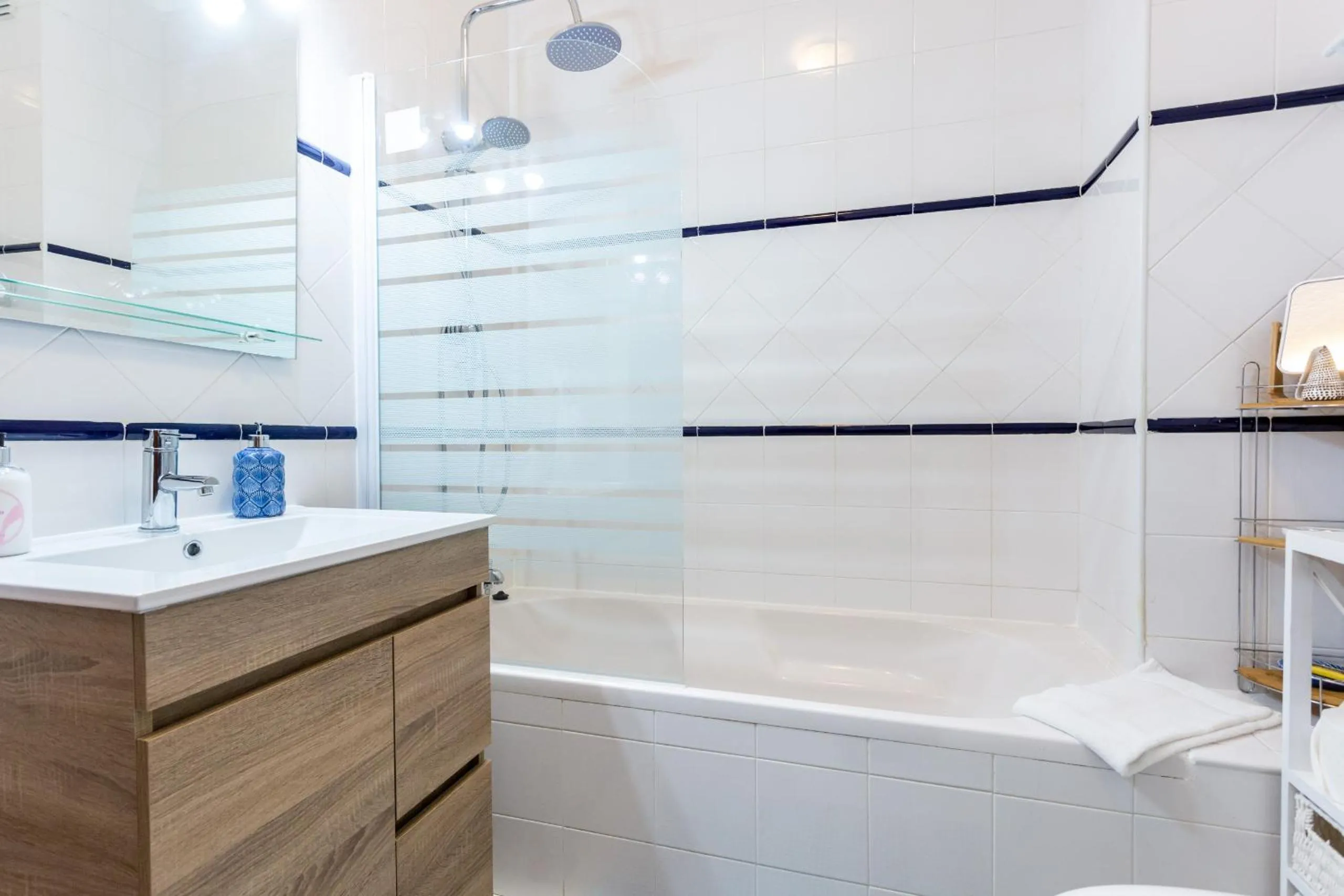 Bathroom in CoolHouses Algarve Luz, 2 Bed top floor flat, amazing sea view, central. Delicia do Sol