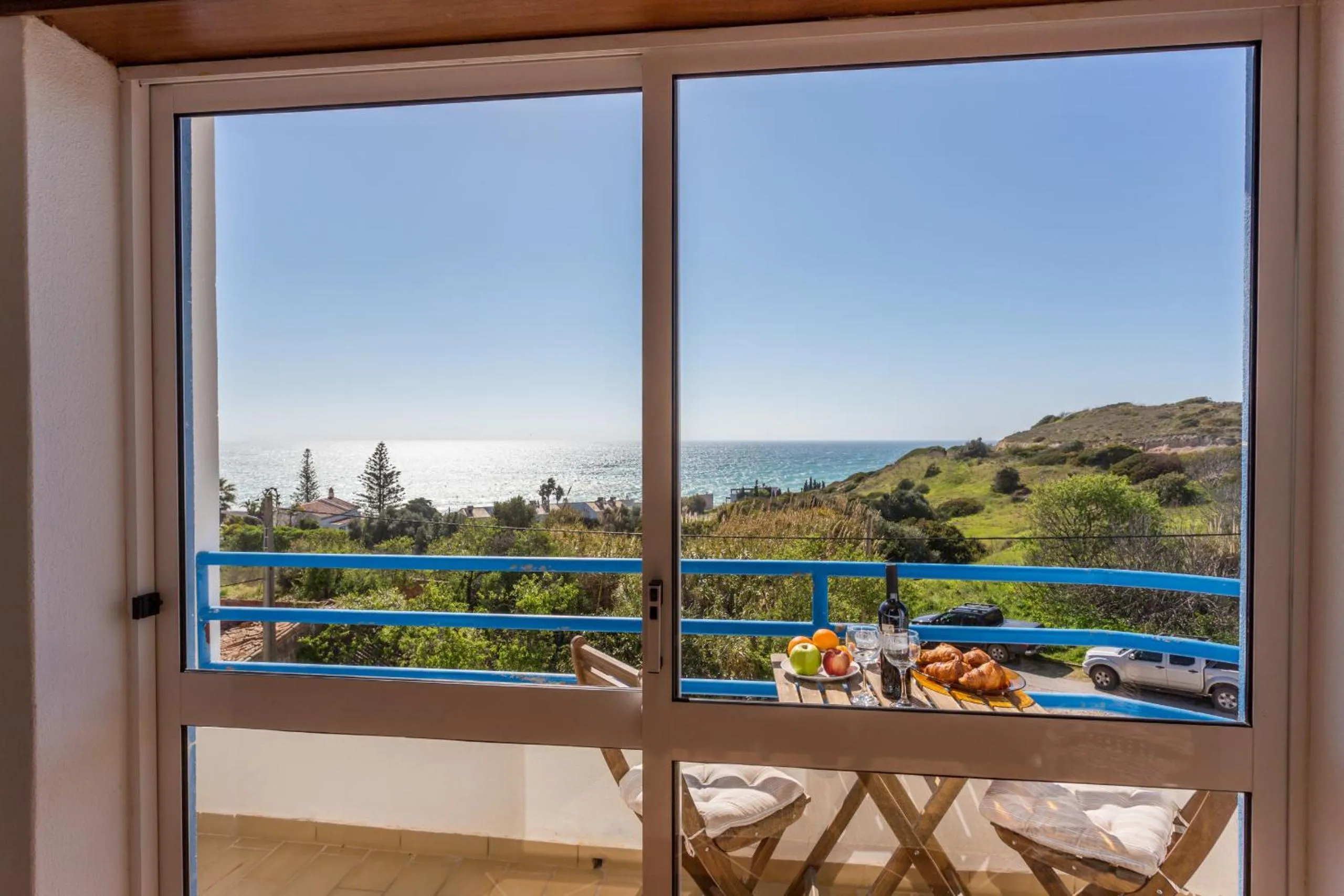 Off site in CoolHouses Algarve Luz, 2 Bed top floor flat, amazing sea view, central. Delicia do Sol