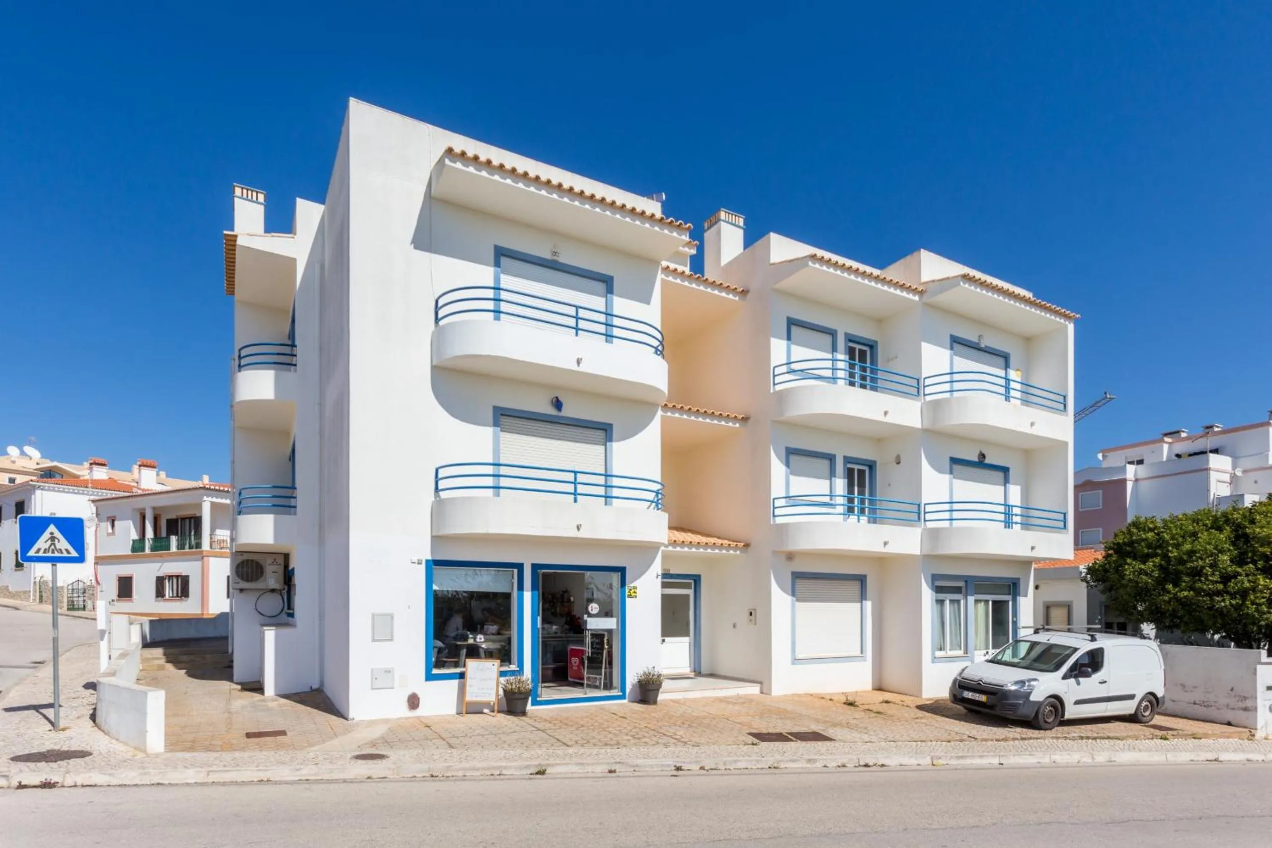 Property building in CoolHouses Algarve Luz, 2 Bed top floor flat, amazing sea view, central. Delicia do Sol