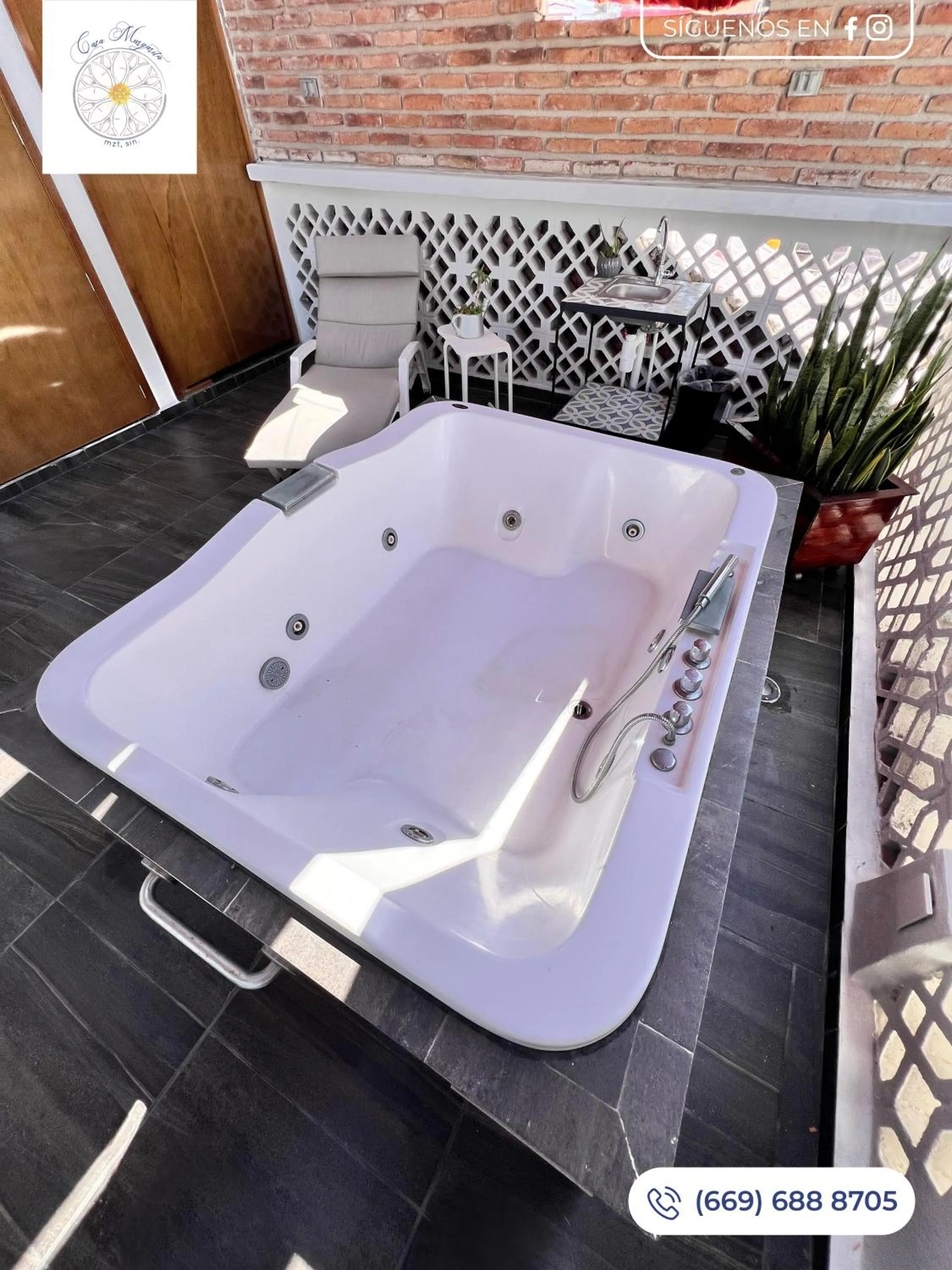 Property building in Hosteleria Casa Margarita