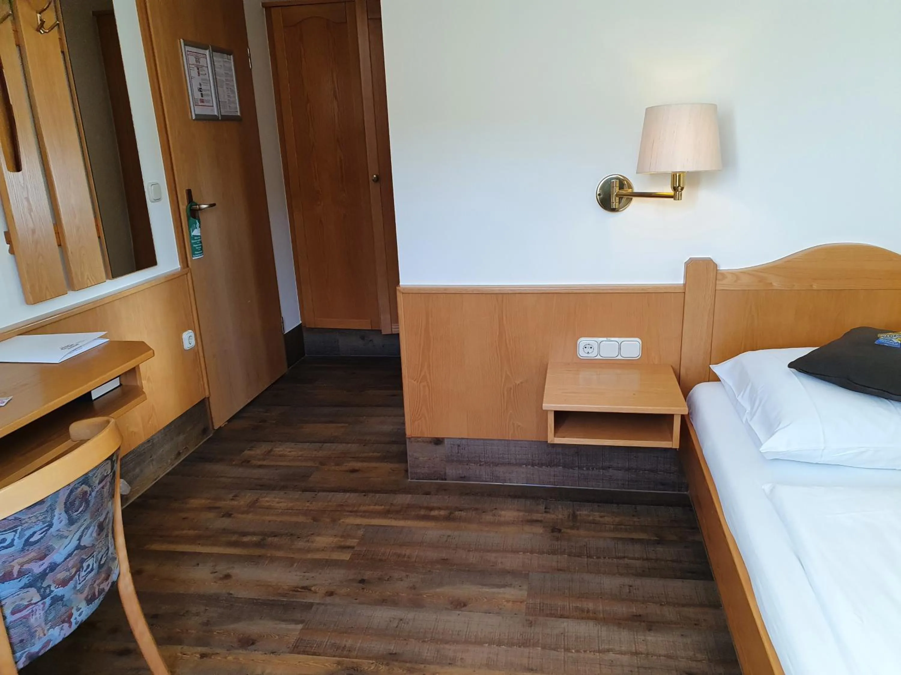 Photo of the whole room, Bed in Hotel Gasthof am Schloß