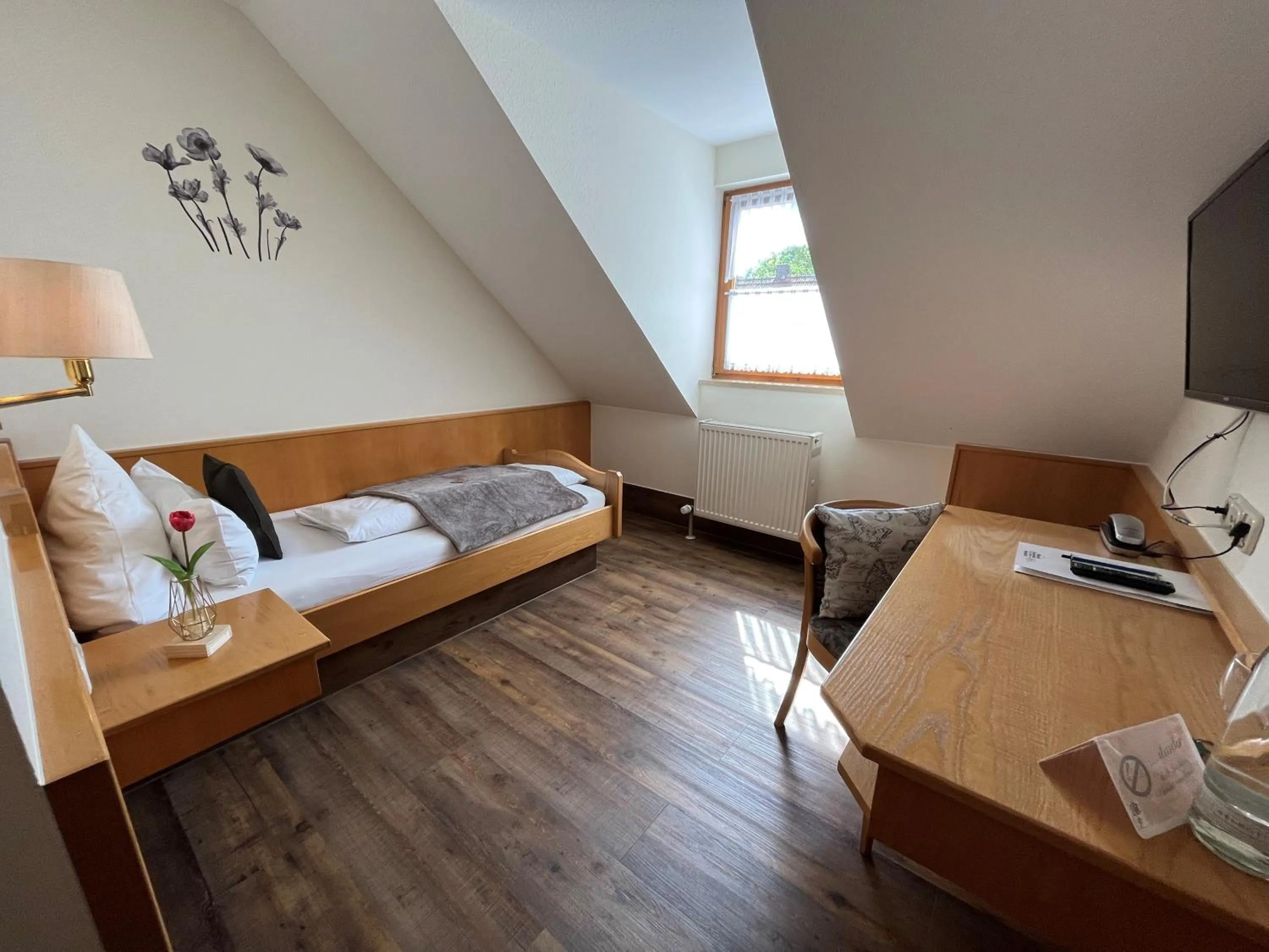 Photo of the whole room, Bed in Hotel Gasthof am Schloß