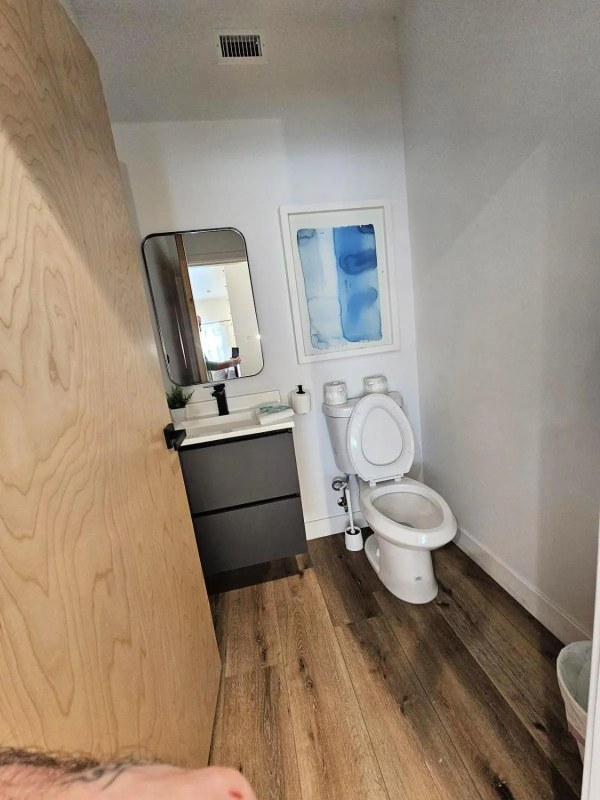 Toilet in Hollywood Homes minutes to everything SPACIOUS AND FREE PARKING