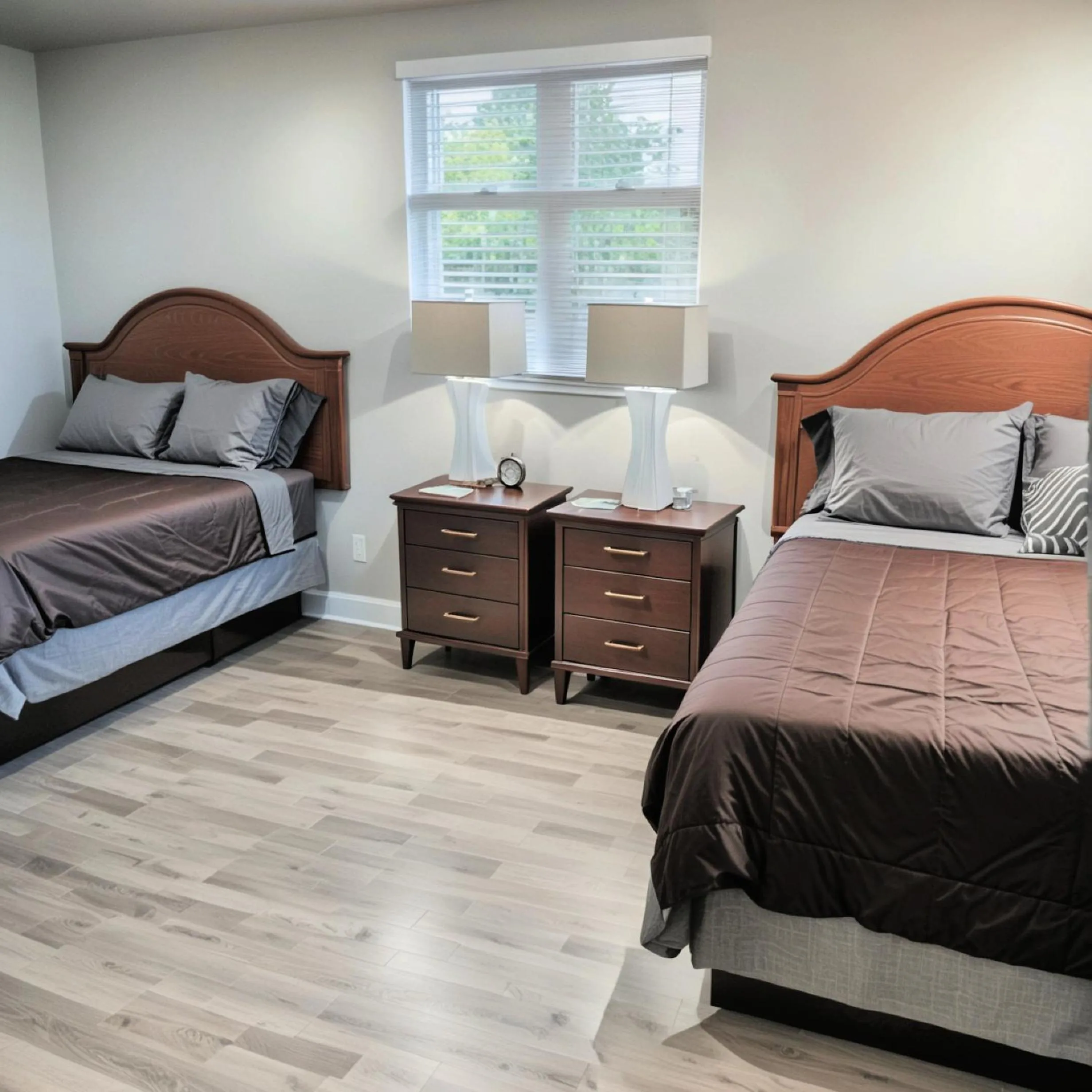 Bed in Hollywood Homes minutes to everything SPACIOUS AND FREE PARKING