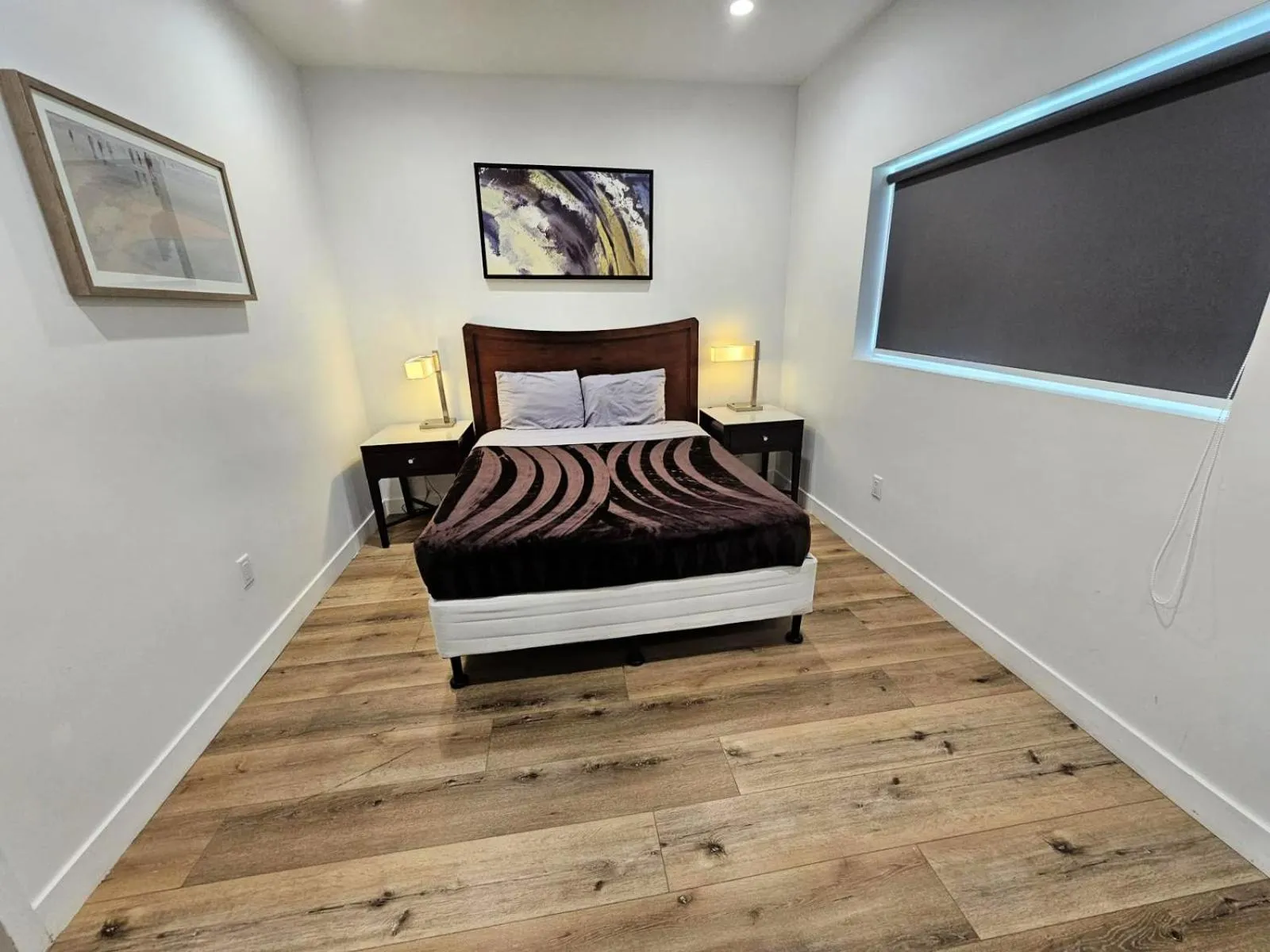 Bed in Hollywood Homes minutes to everything SPACIOUS AND FREE PARKING