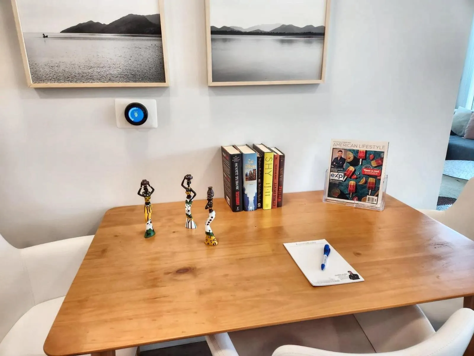 Decorative detail in Hollywood Homes minutes to everything SPACIOUS AND FREE PARKING