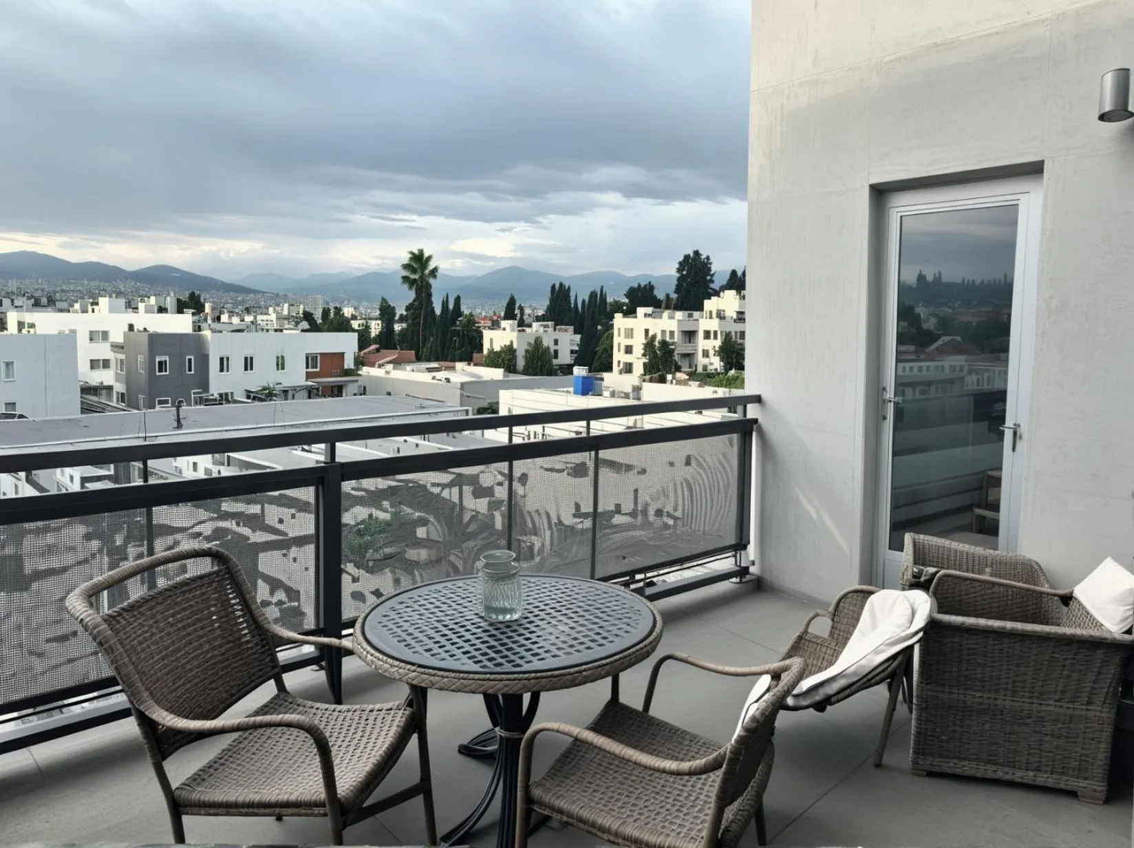 Balcony/Terrace in Hollywood Homes minutes to everything SPACIOUS AND FREE PARKING