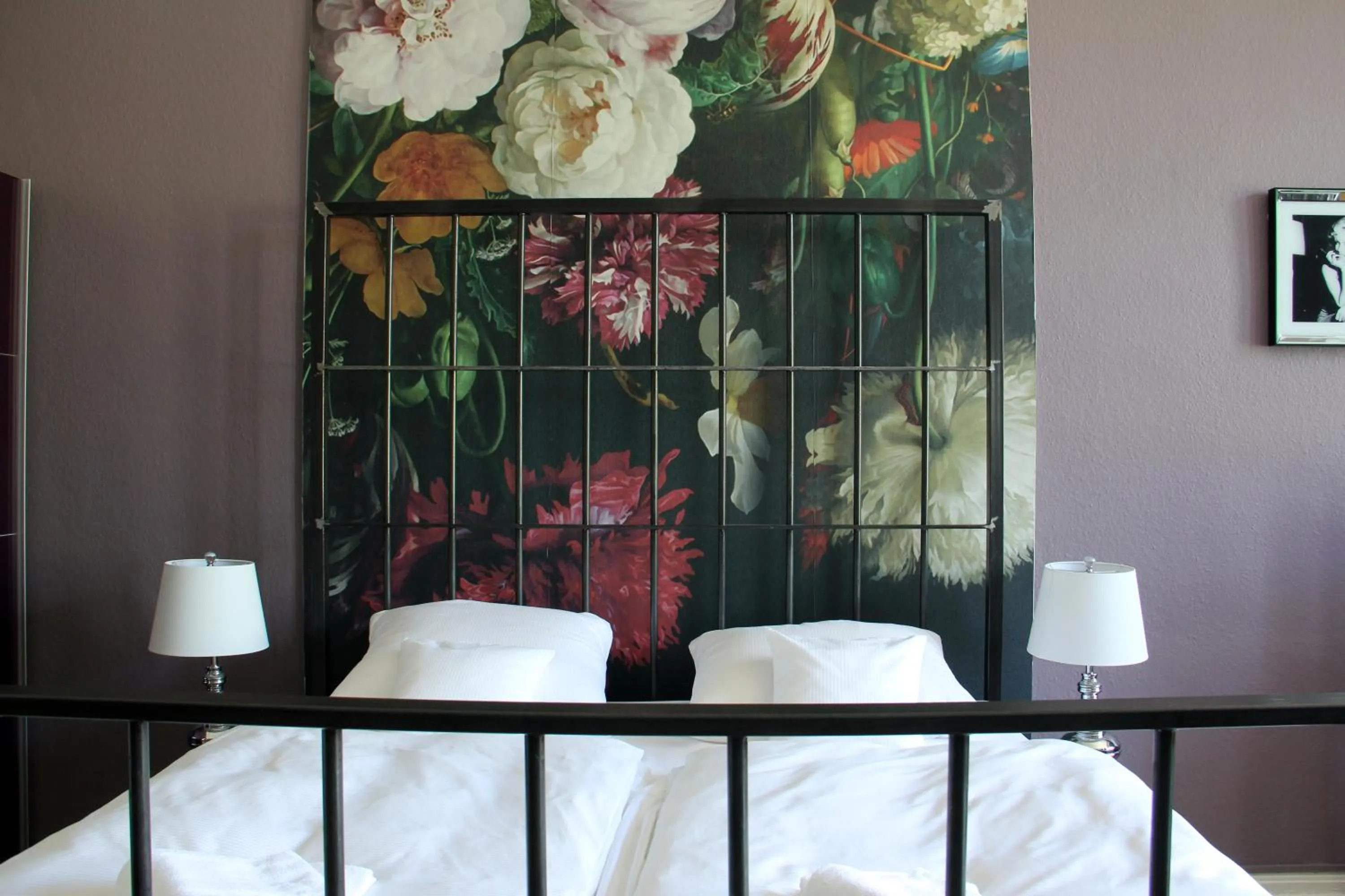 Bed in ArtHotel Connection