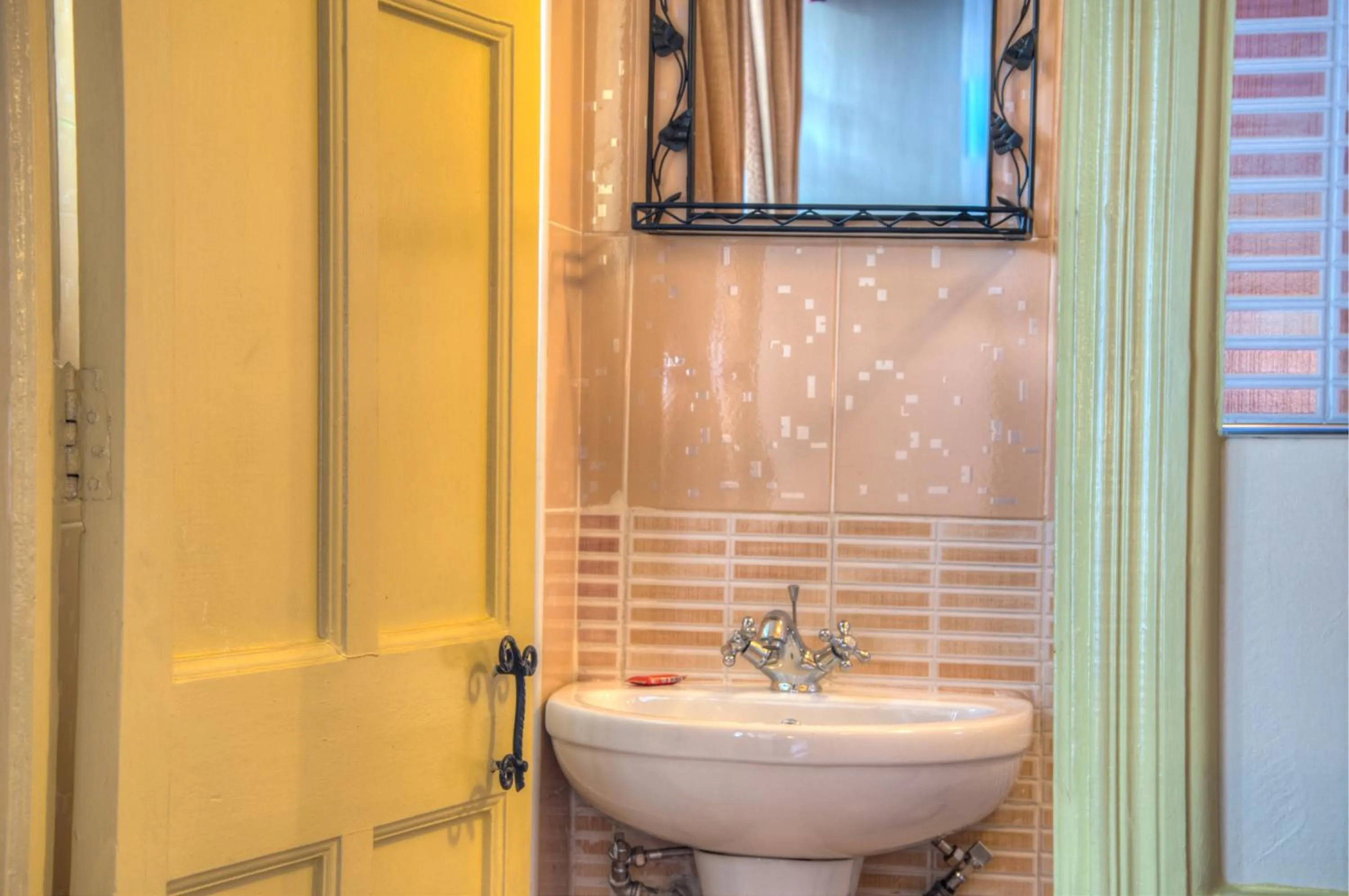 Toilet in Kahama Hotel Nairobi