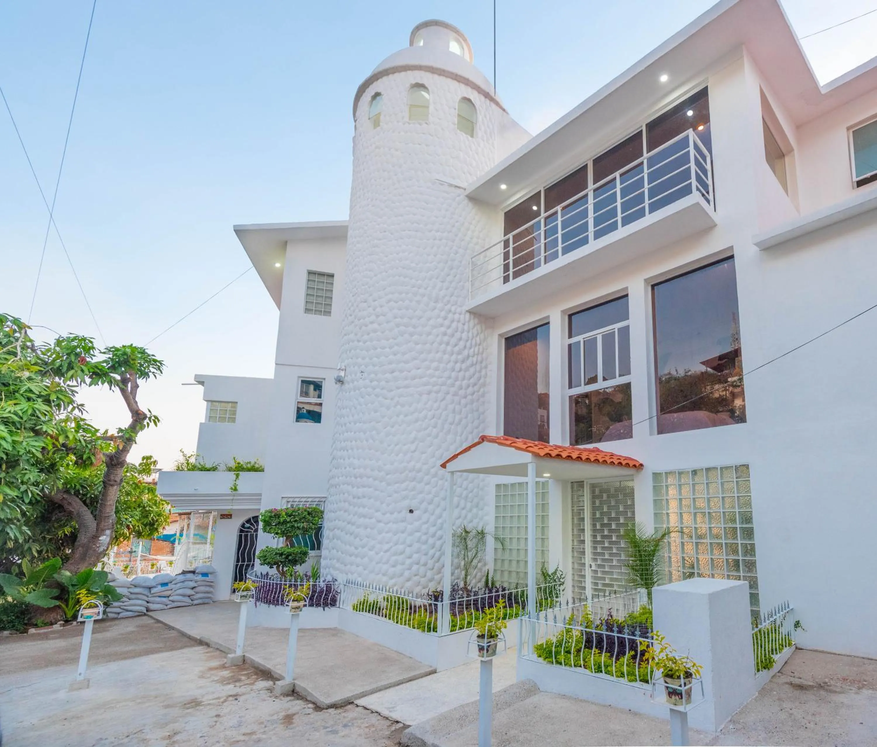 Property building in La Casa Blanca