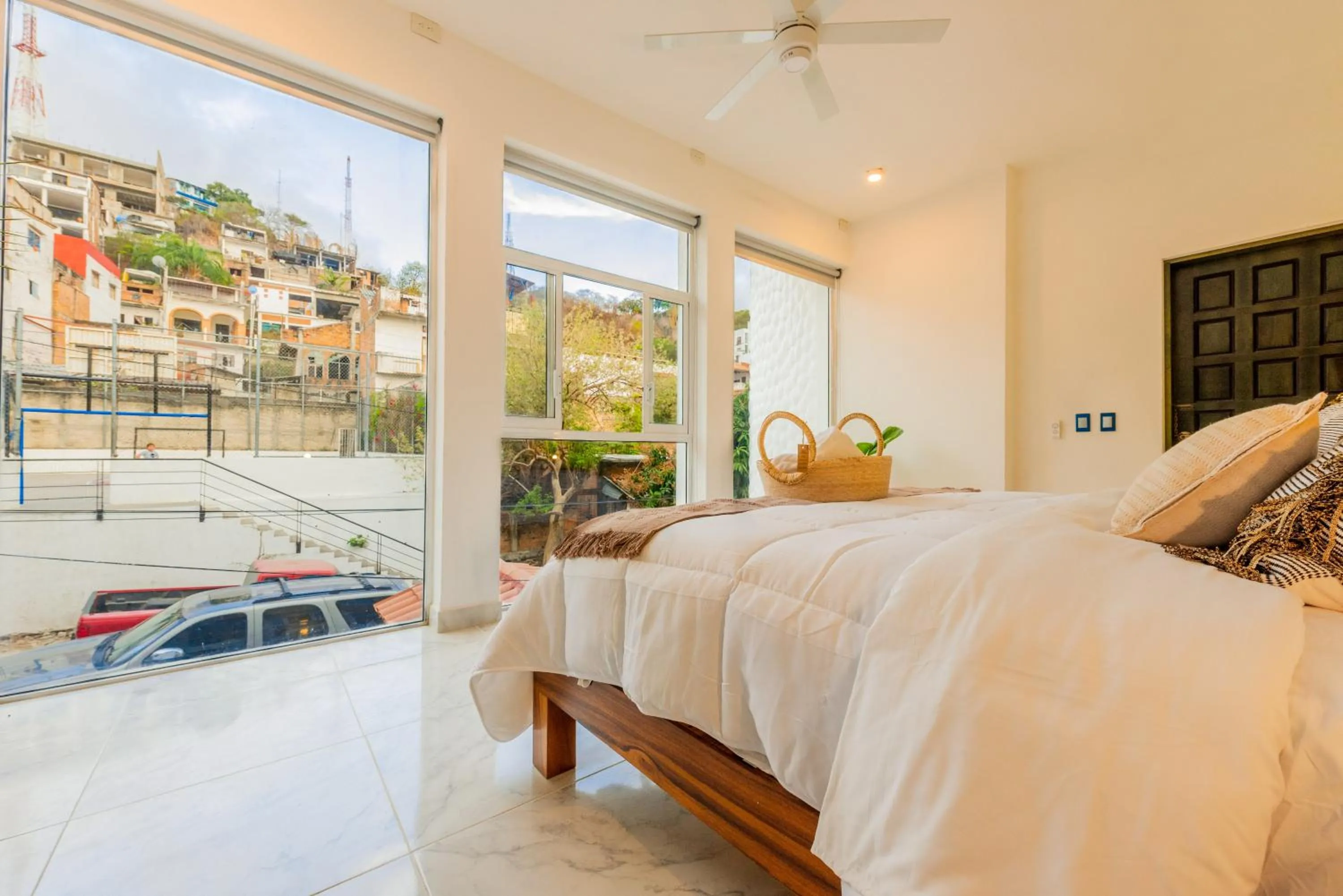 City view, Bed in La Casa Blanca