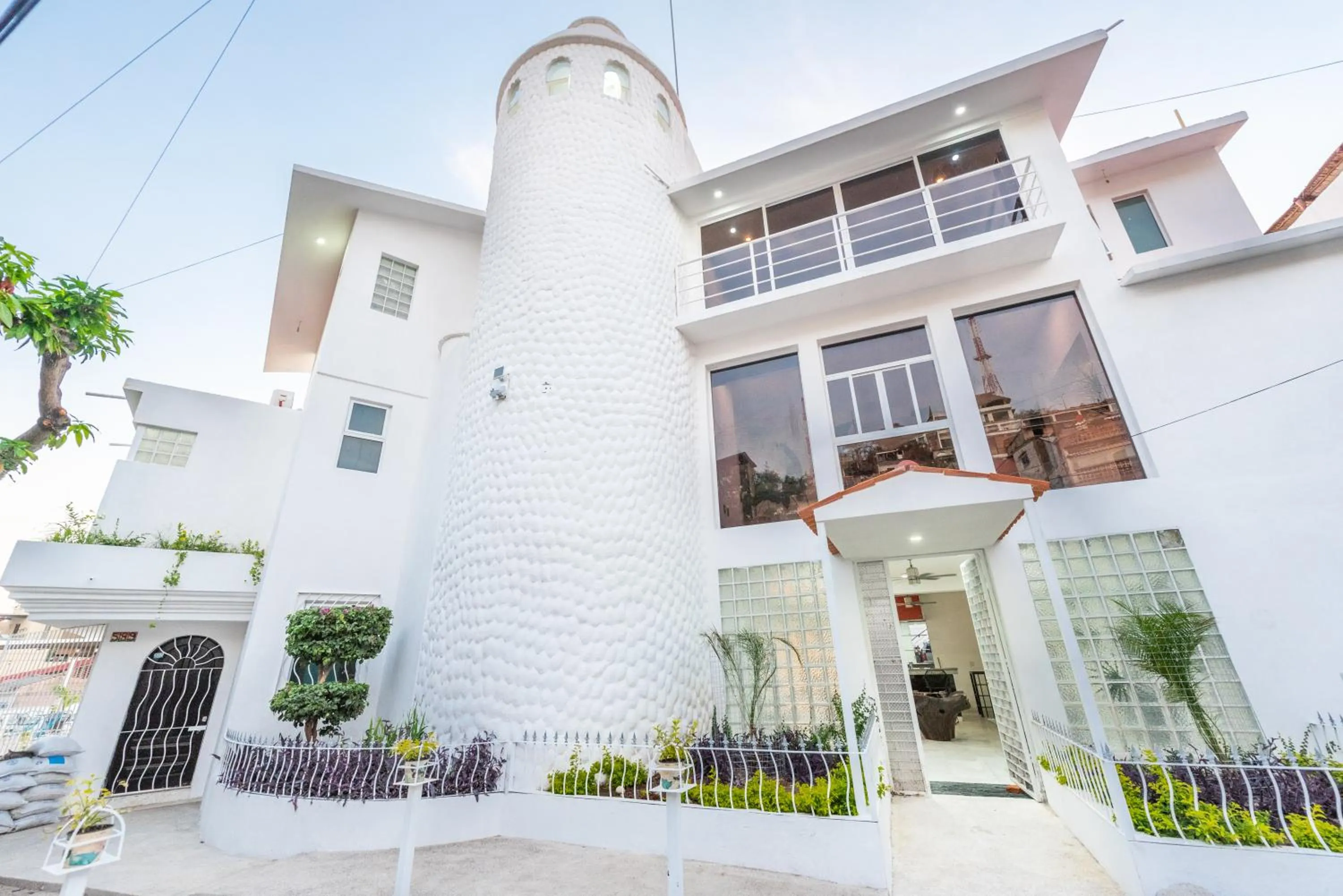 Property building in La Casa Blanca