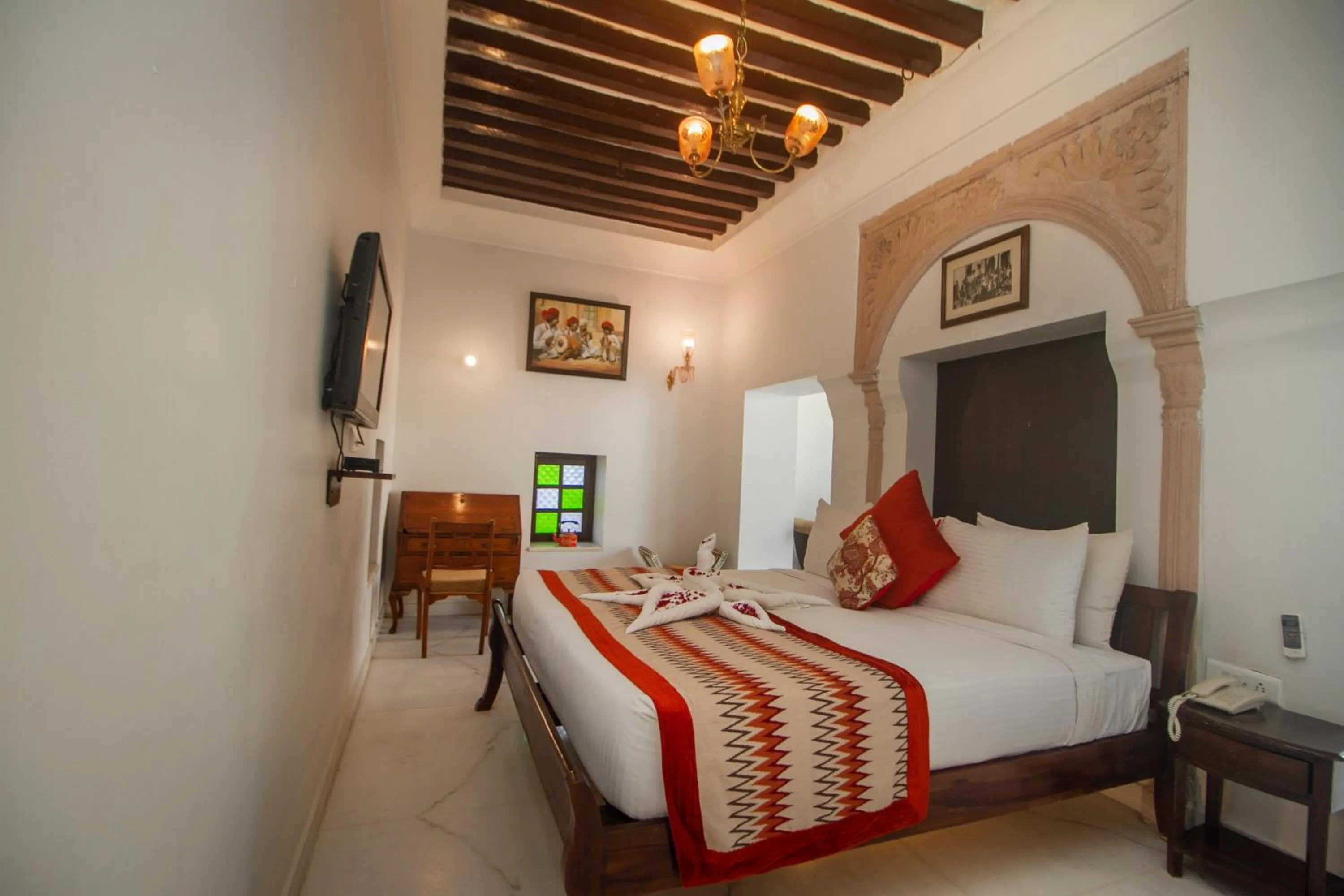 View (from property/room), Bed in Amritara Chandra Mahal Haveli, Bharatpur