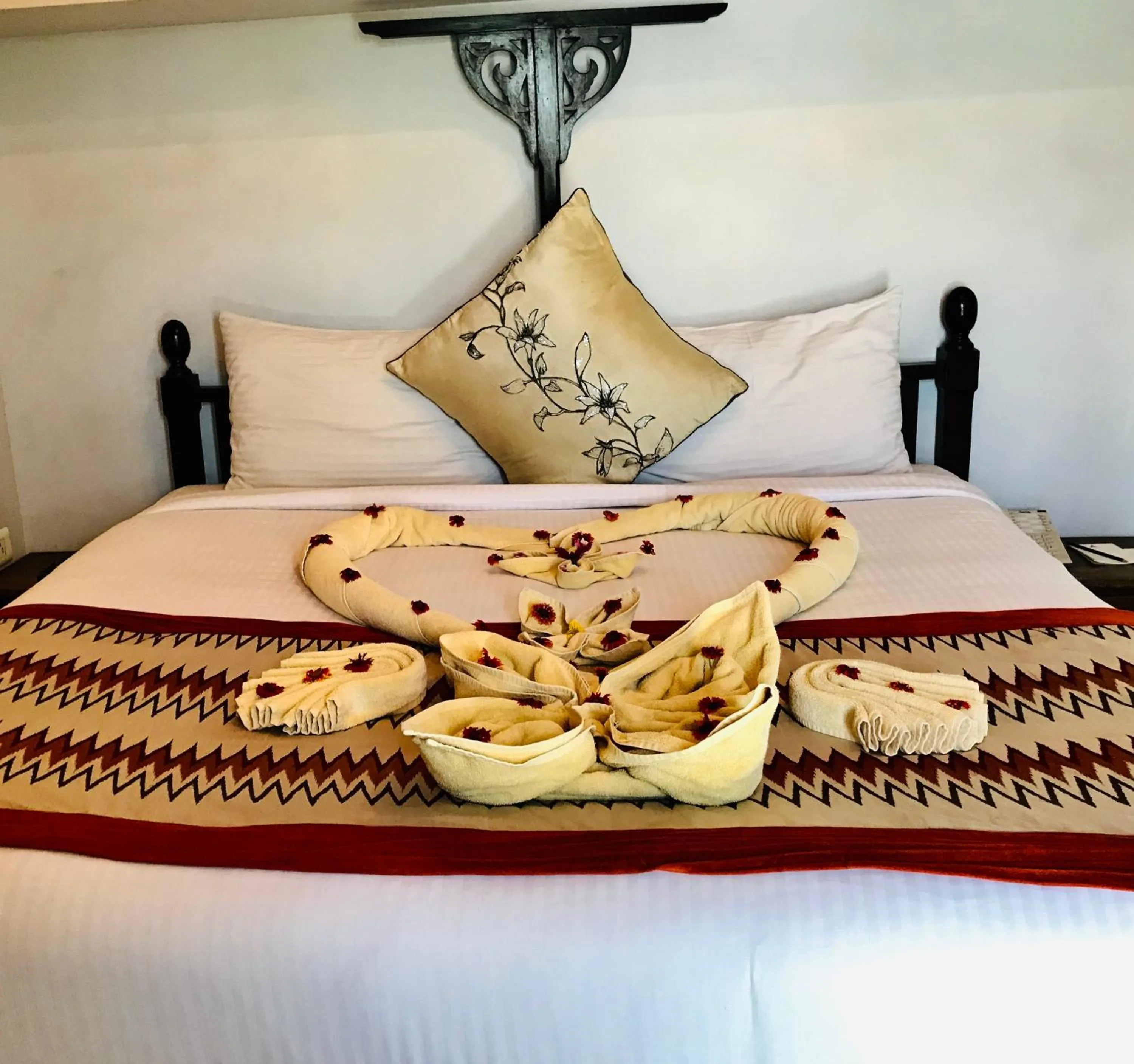 Bed in Amritara Chandra Mahal Haveli, Bharatpur