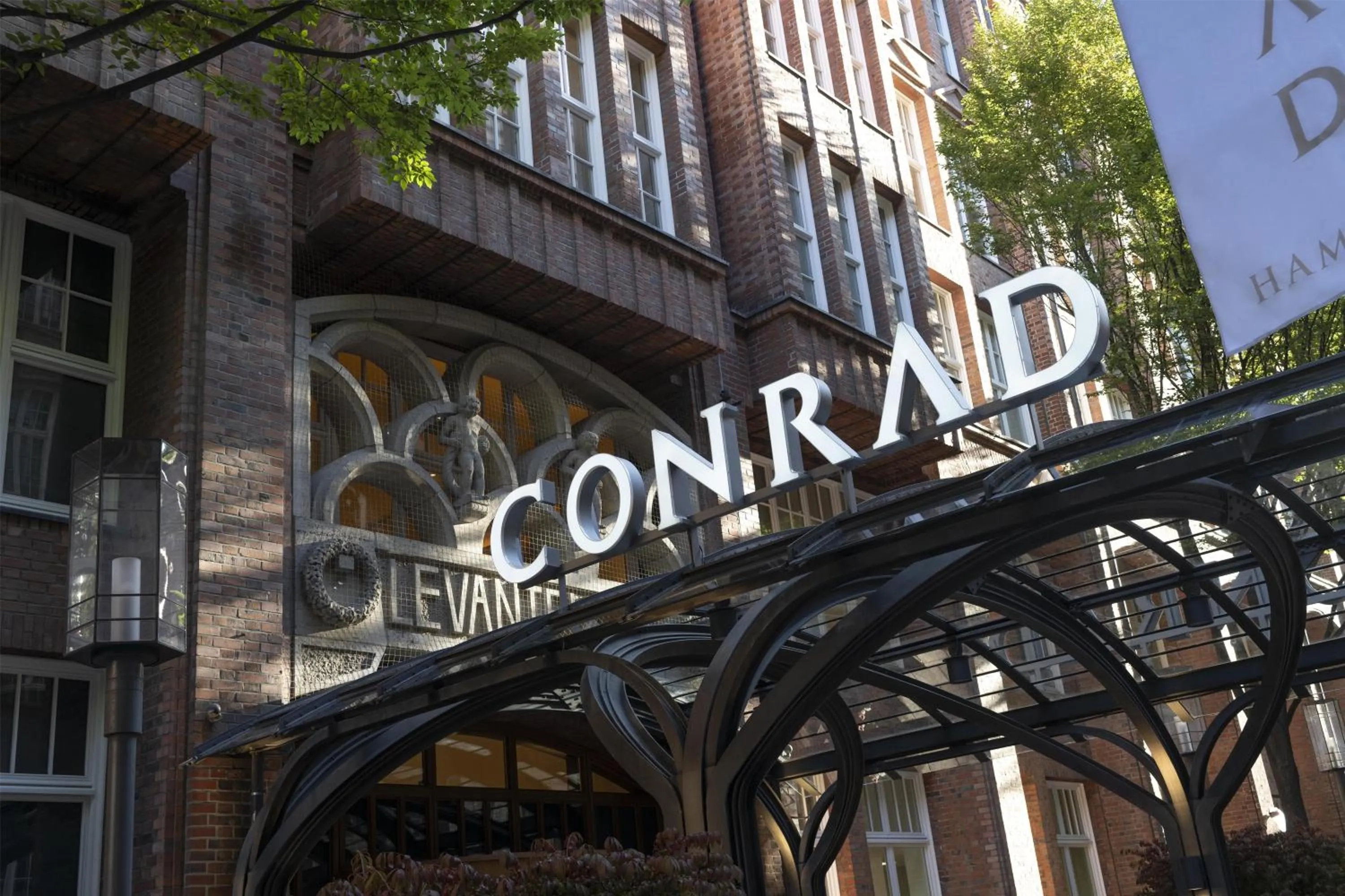 Property building in Conrad Hamburg