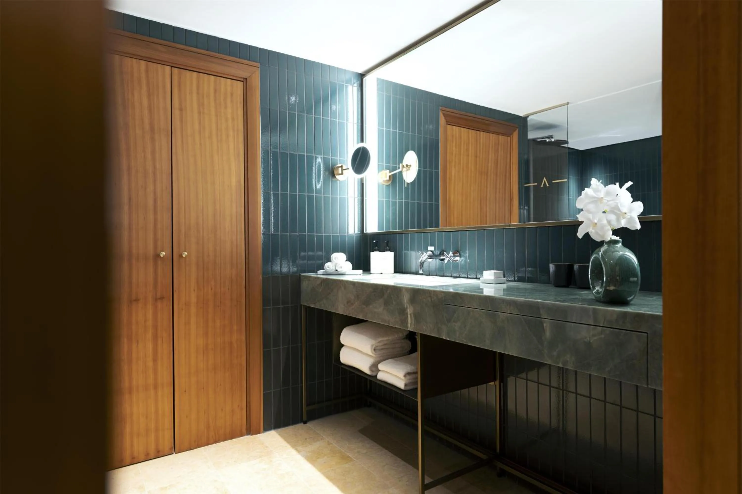 Bathroom in Conrad Hamburg