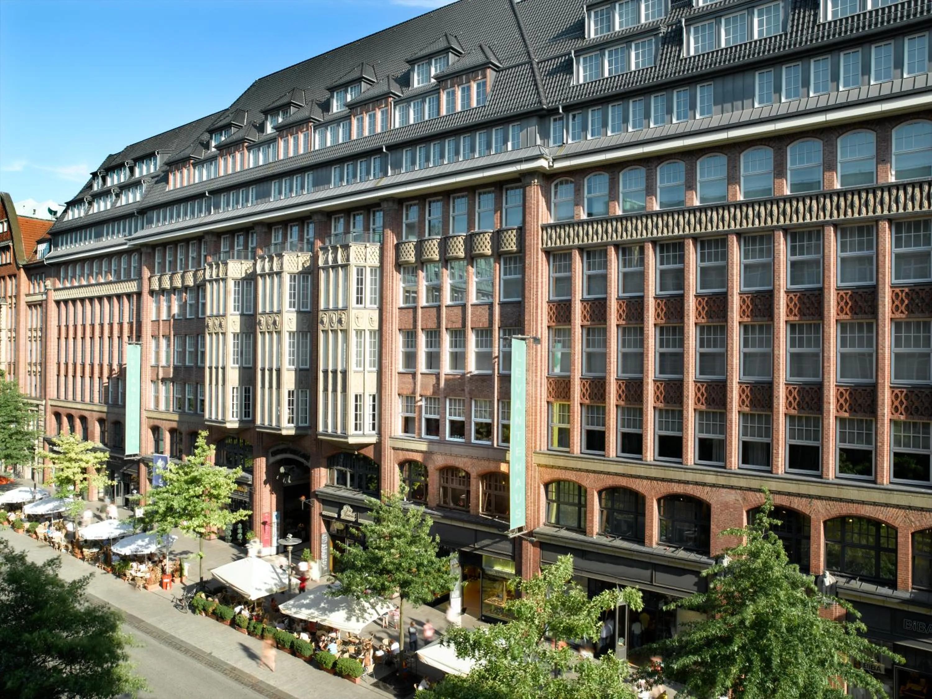 Property building in Conrad Hamburg