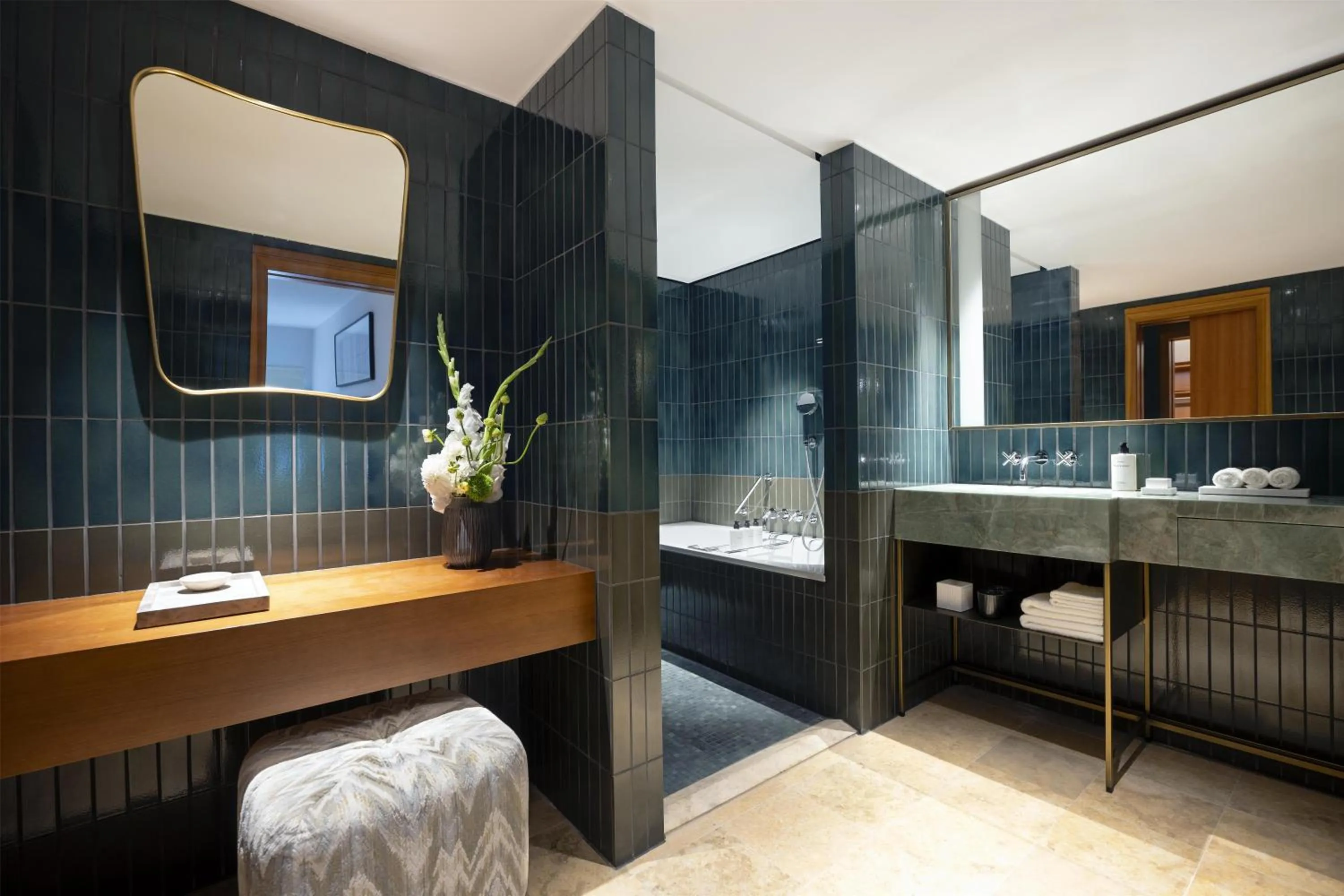 Bathroom in Conrad Hamburg