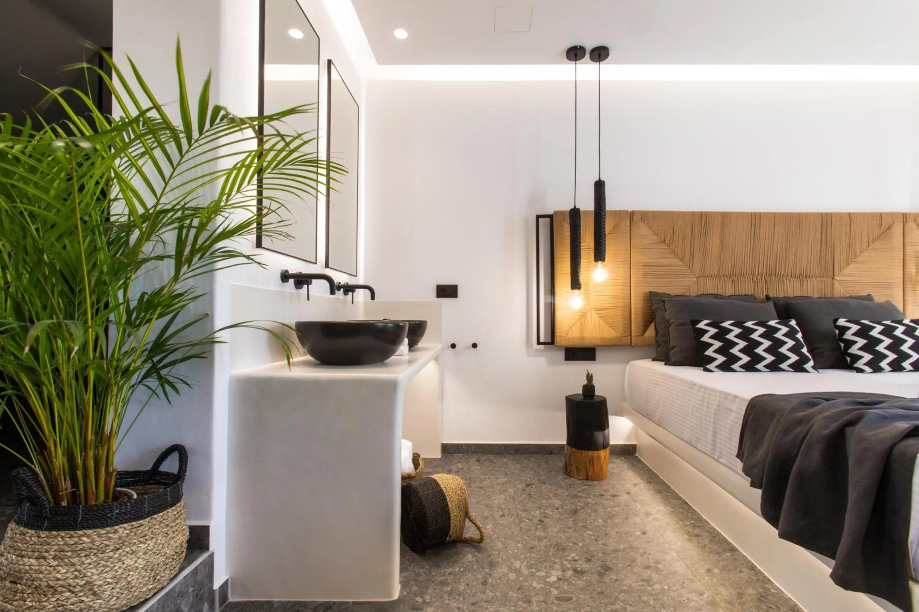 Bed in Naxian Secret