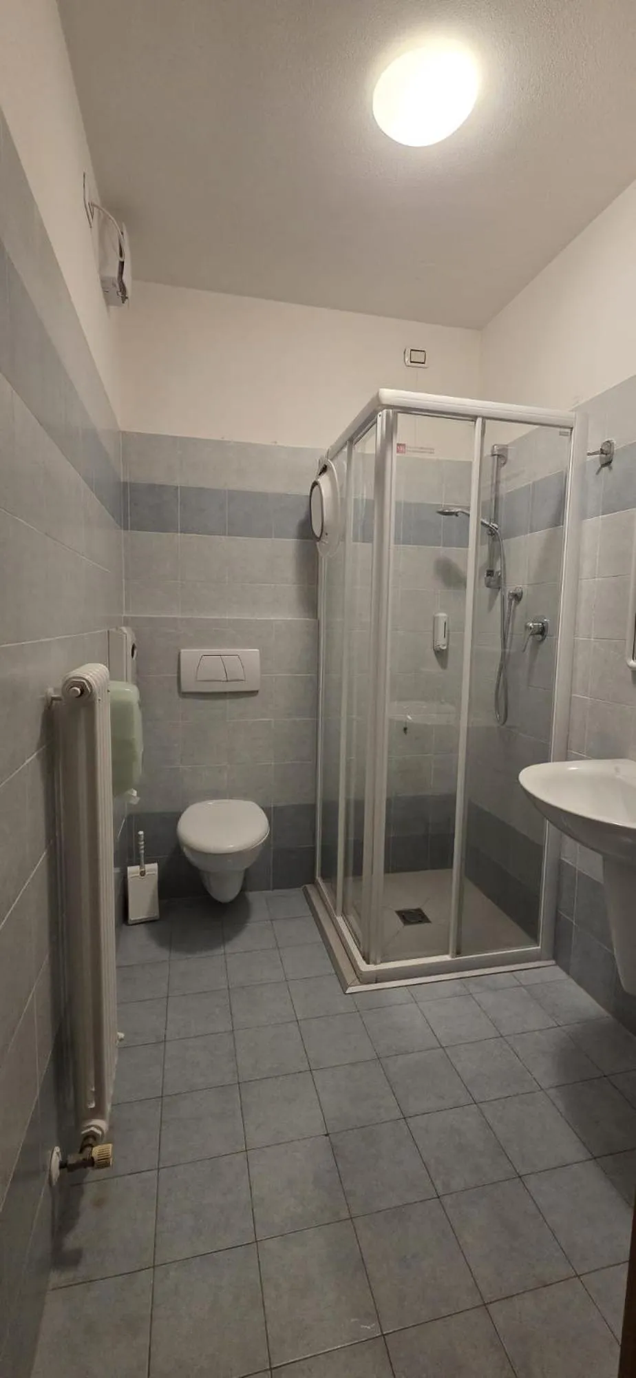 Shower in Ostello Città di Rovereto