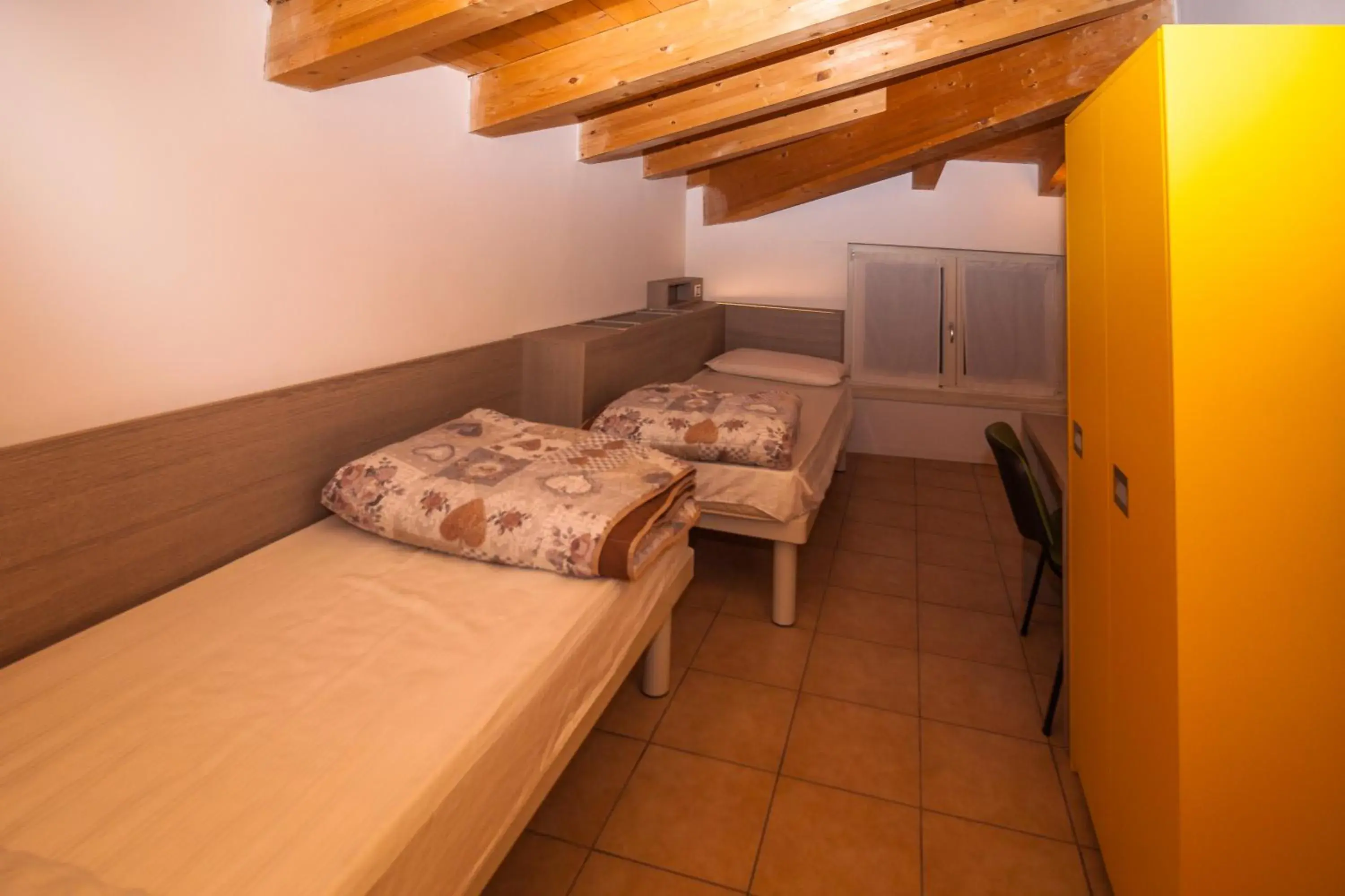 Twin Room in Ostello Città di Rovereto Twin Room in Ostello Città di Rovereto