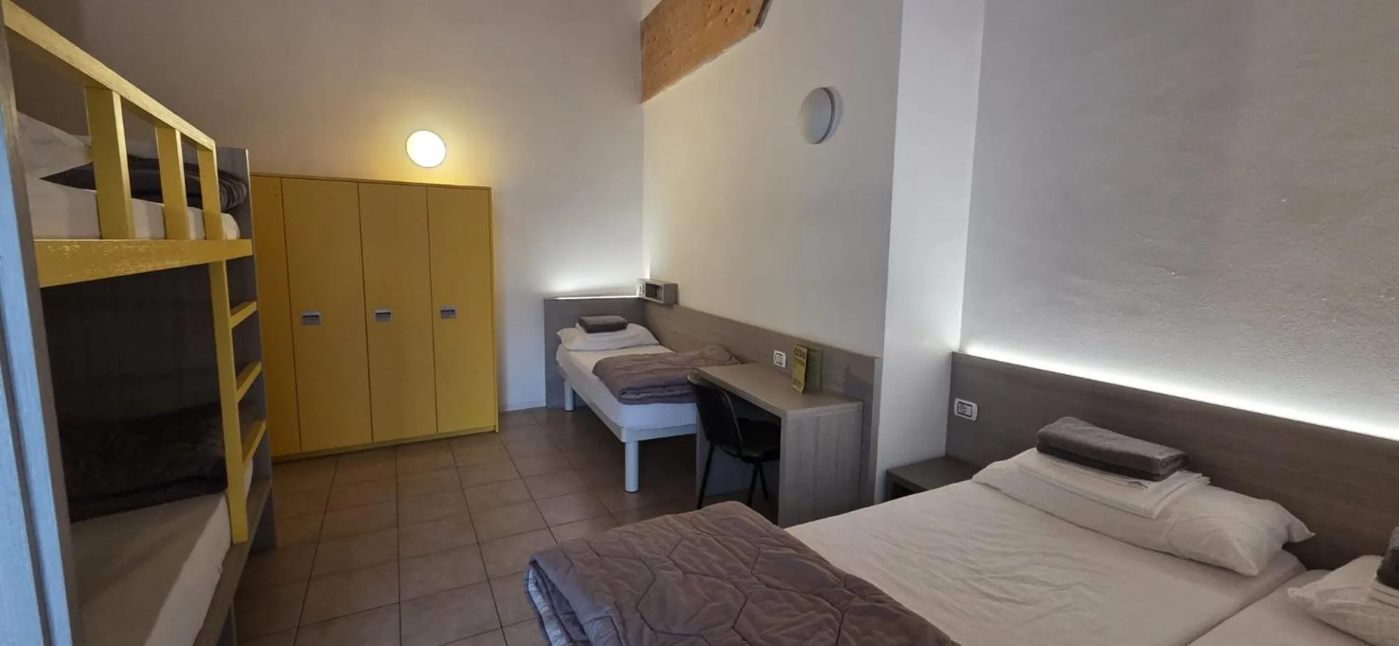 View (from property/room), Bed in Ostello Città di Rovereto