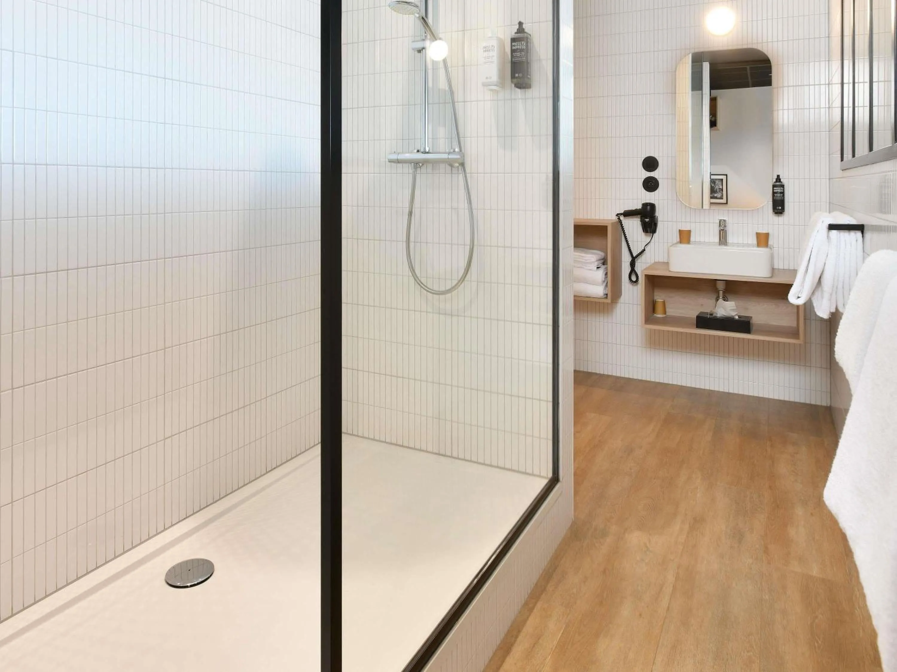 Bedroom in ibis Styles Namur