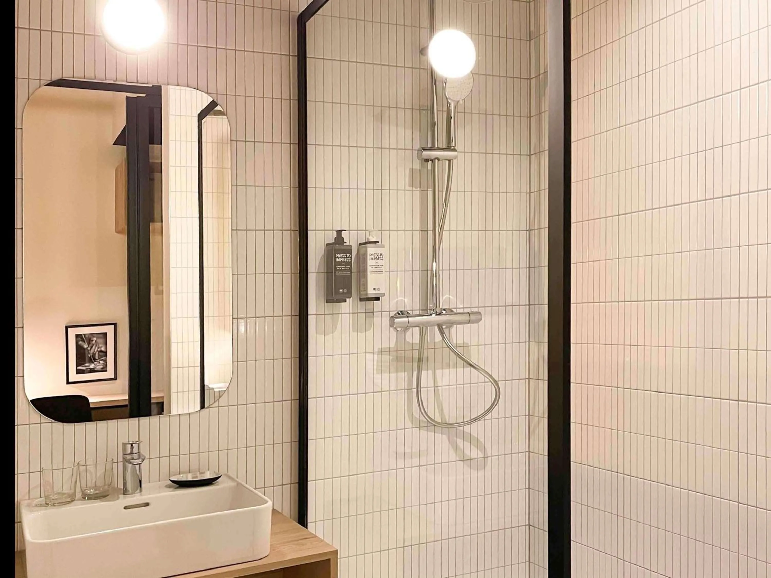 Bedroom in ibis Styles Namur