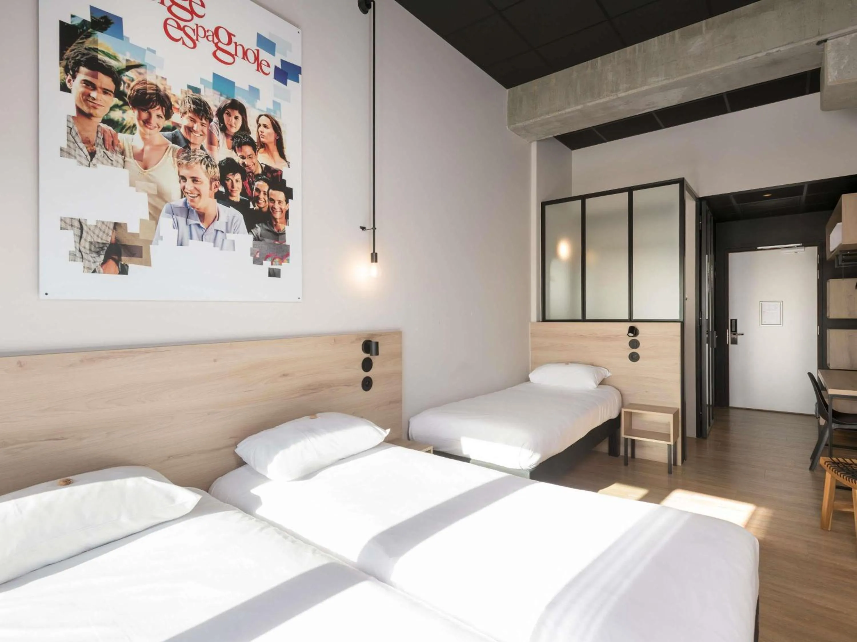 Bedroom, Bed in ibis Styles Namur