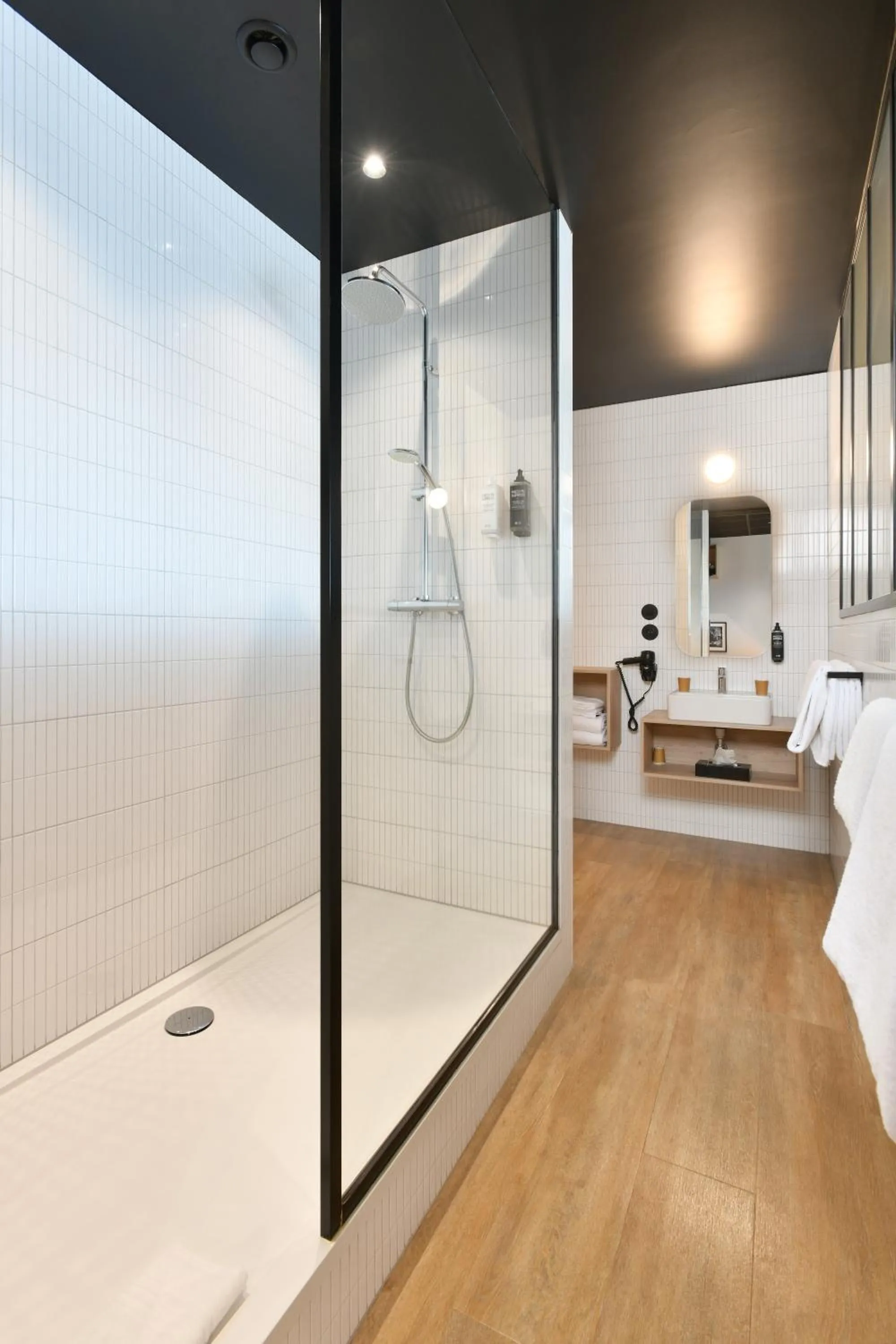 Shower in ibis Styles Namur