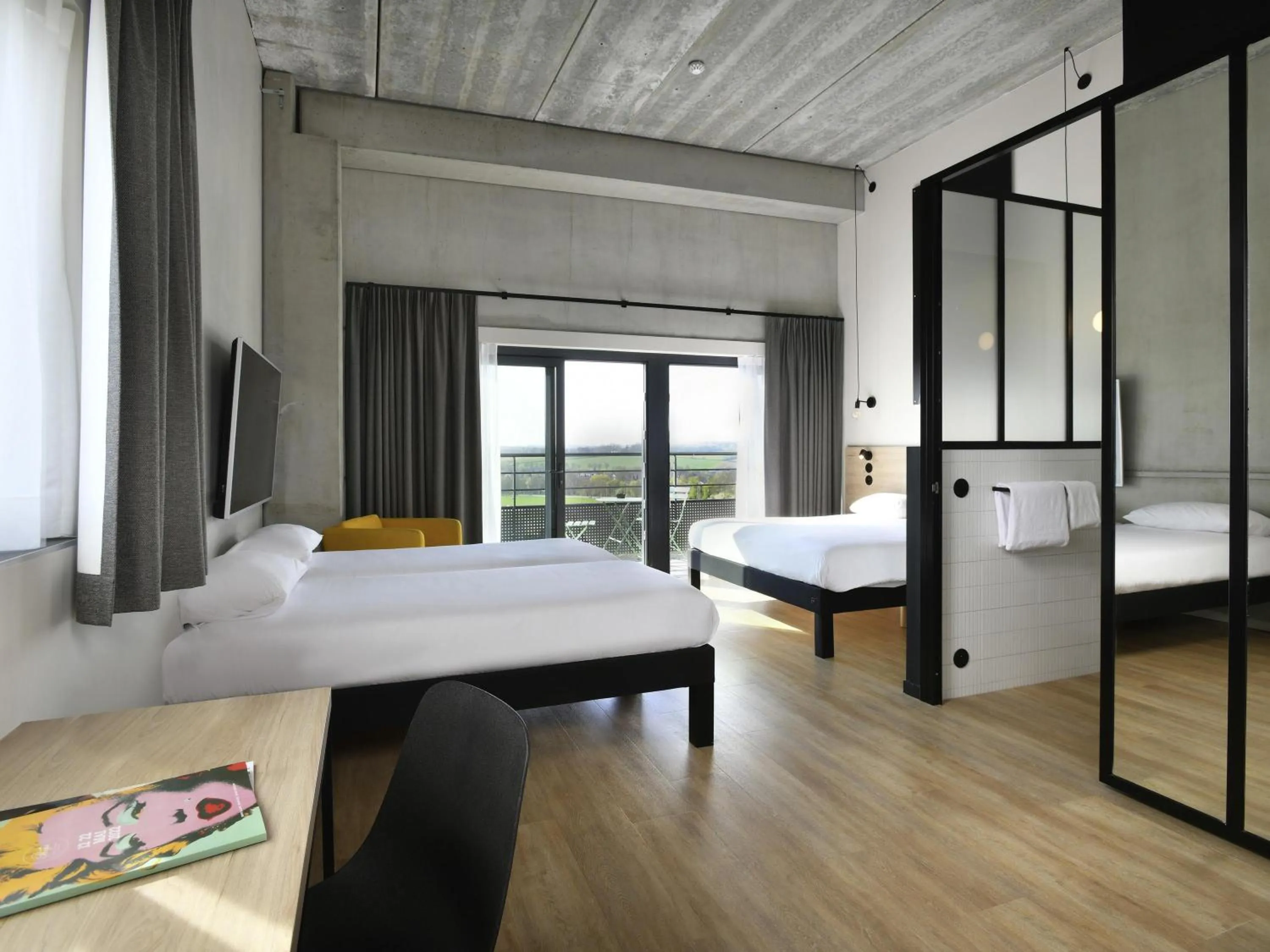 Bedroom, Bed in ibis Styles Namur