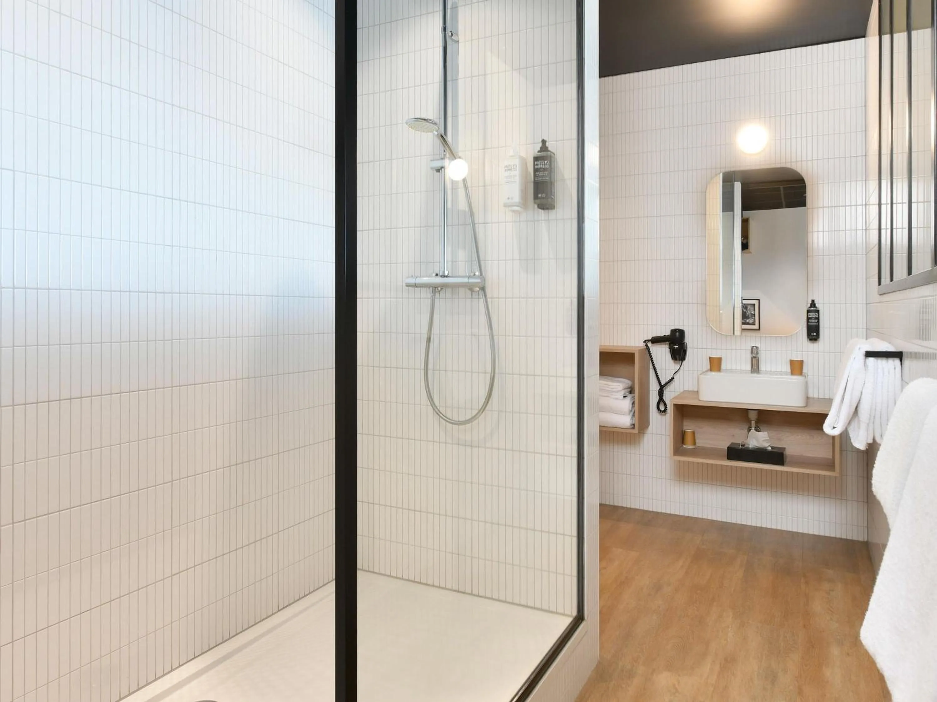 Bedroom in ibis Styles Namur