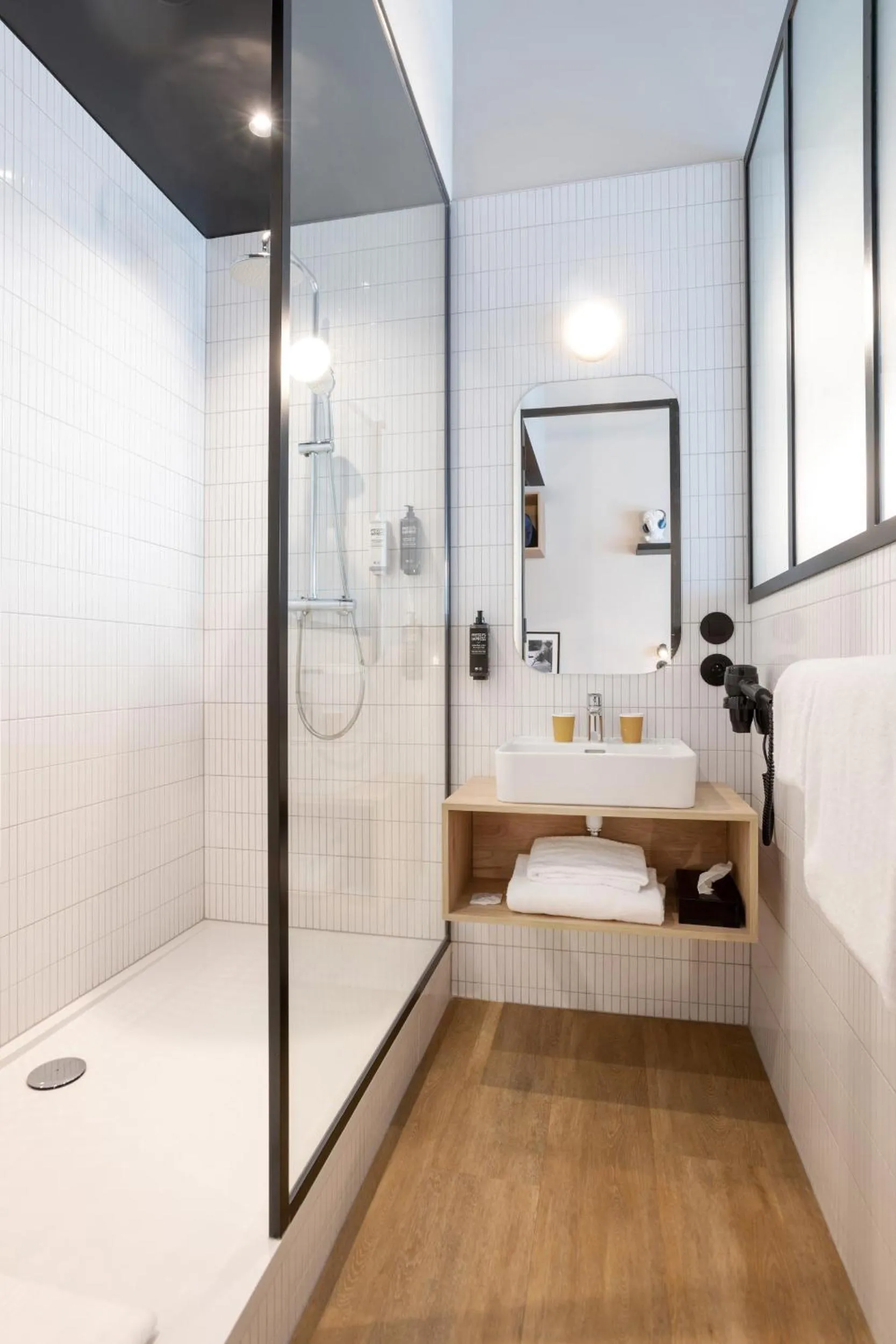 Shower, Bed in ibis Styles Namur